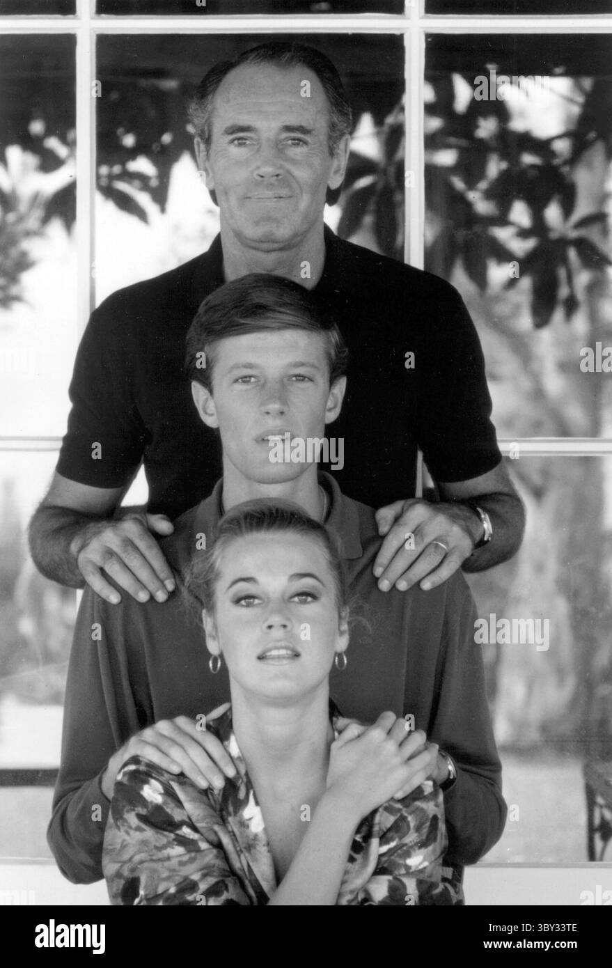 Schauspieler HENRY FONDA mit zwei seiner Kinder JANE FONDA und PETER FONDA. (Foto: © Globe Photos/ZUMA Wire) Stockfoto