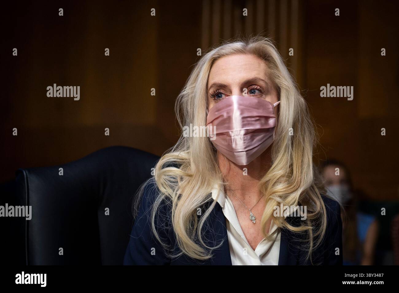 13. Januar 2022, Washington, District of Columbia, USA: Lael Brainard nimmt am Donnerstag, 13. Januar 2022 ihren Sitz am Zeugentisch einer Anhörung des Senatsausschusses für Banken, Wohnungsbau und Stadtentwicklung für ihre Nominierung als stellvertretende Vorsitzende des Board of Governors des Federal Reserve Systems im Dirksen Senate Office Building in Washington, DC ein (Credit Image: © Rod Lamkey/CNP via ZUMA Press Wire) Stockfoto