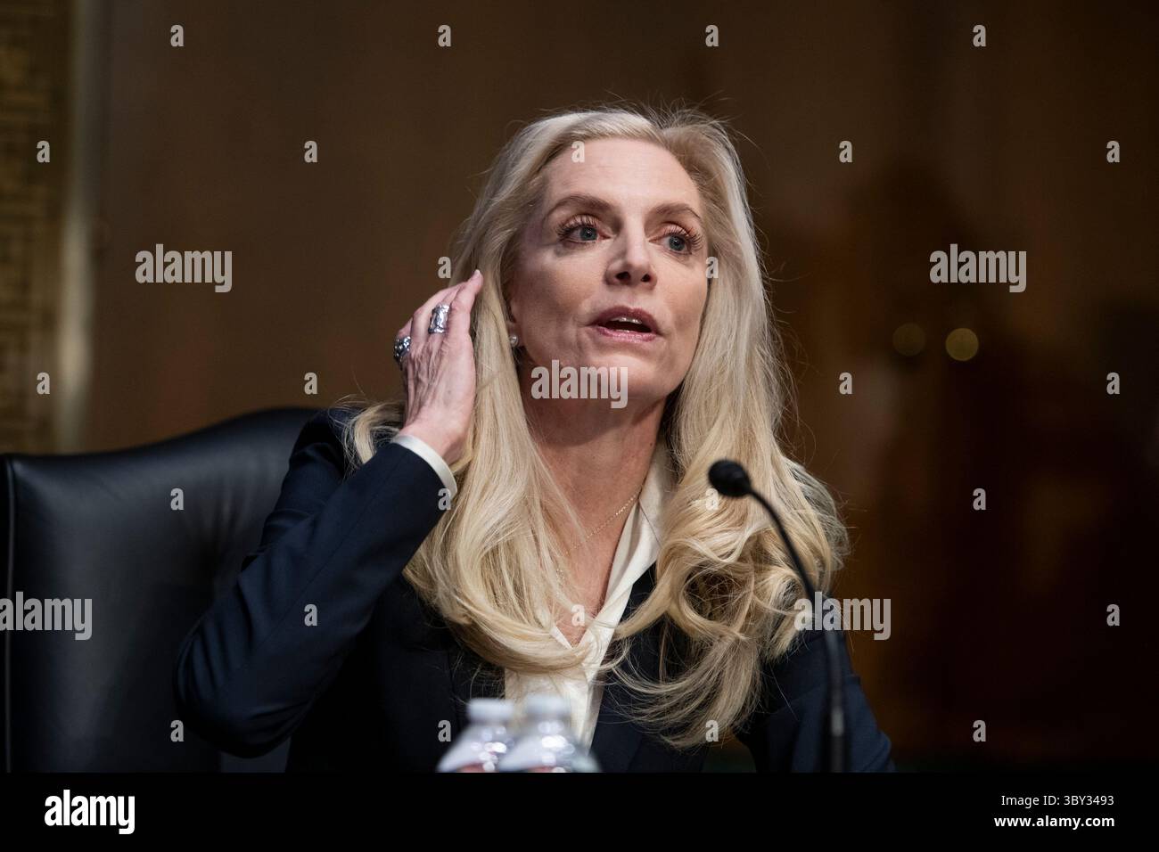 13. Januar 2022, Washington, District of Columbia, USA: Lael Brainard tritt am Donnerstag, 13. Januar 2022 vor einer Anhörung des Senatsausschusses für Banken, Wohnungsbau und Stadtentwicklung zur Ernennung als stellvertretende Vorsitzende des Board of Governors des Federal Reserve Systems im Dirksen Senate Office Building in Washington, DC, vor (Credit Image: © Rod Lamkey/CNP via ZUMA Press Wire) Stockfoto