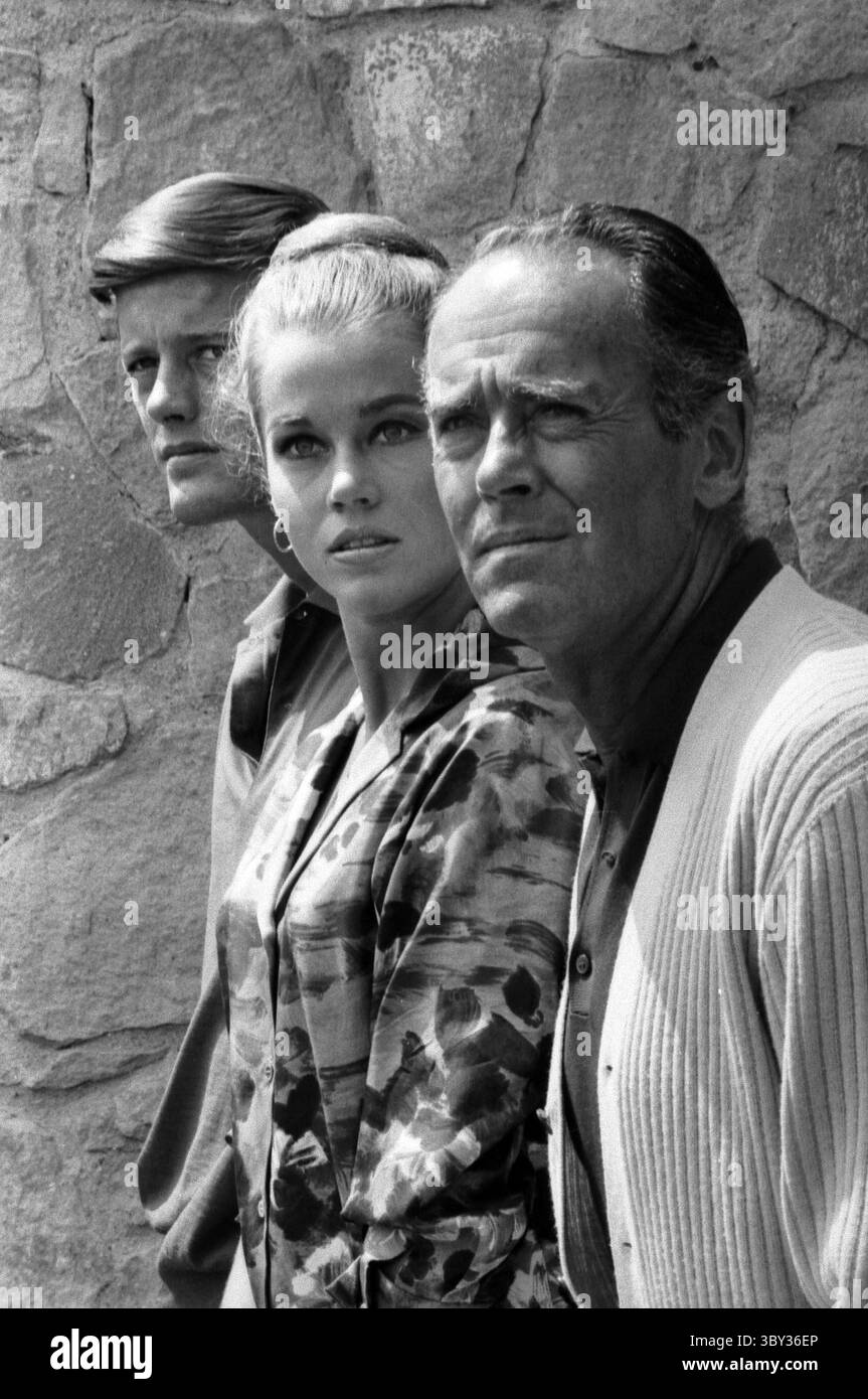Die Schauspieler HENRY FONDA und zwei seiner Kinder JANE FONDA und PETER FONDA. /(Bild: © Don Ornitz/ZUMA Wire) Stockfoto