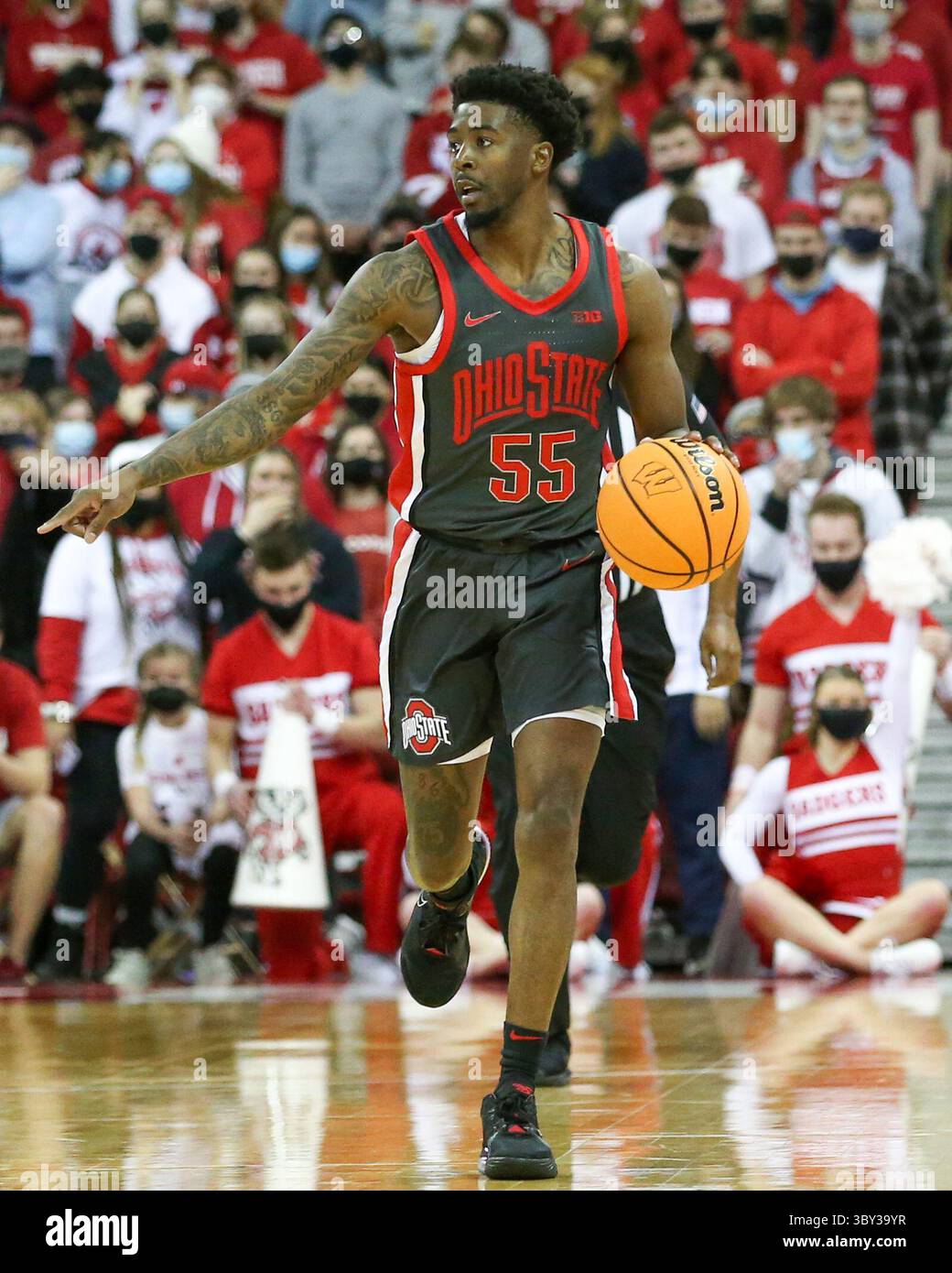 13. Januar 2022: Ohio State Buckeyes hütet Jamari Wheeler (55) während des NCAA Basketballspiels zwischen den Ohio State Buckeyes und den Wisconsin Badgers im Kohl Center in Madison, WI. Darren Lee/CSM(Kreditbild: &Copy; Darren Lee/CSM via ZUMA Wire) Stockfoto
