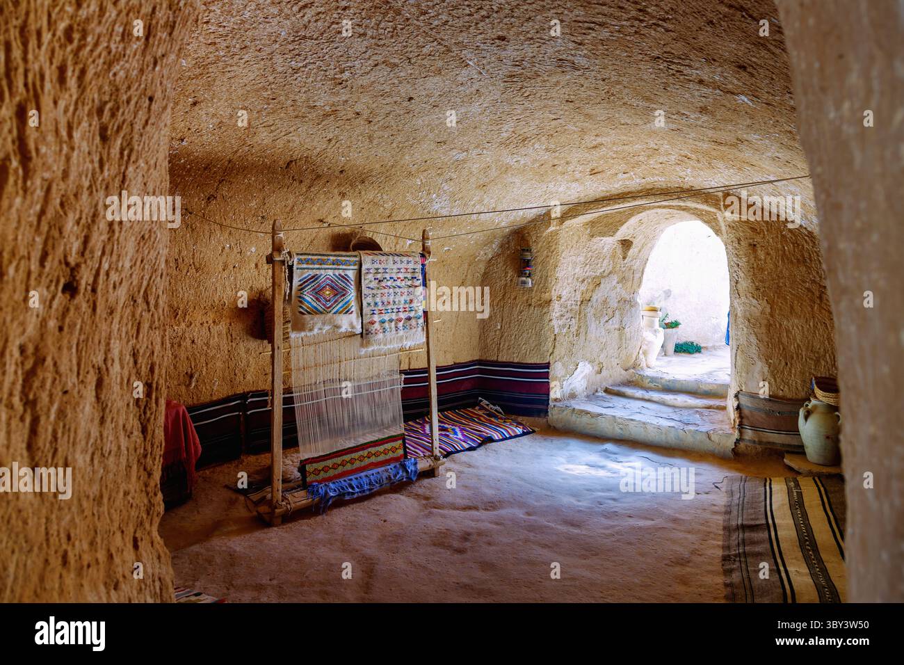 Berbermuseum (Musee Berbere de Tamezret), Innenraum einer Höhlenwohnung im Berberdorf Tamezret, Tunesien Stockfoto
