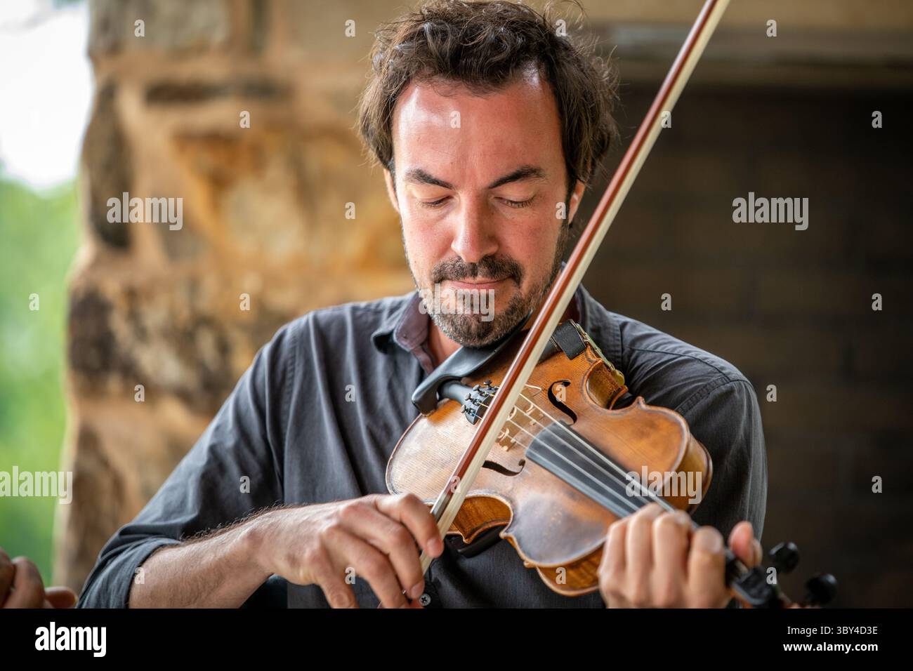 September 2021, Church Creek, Maryland, USA: Joel Savoy spielt auf der Geige (Bild: © Edwin Remsberg/VW Pics via ZUMA Press Wire) Stockfoto