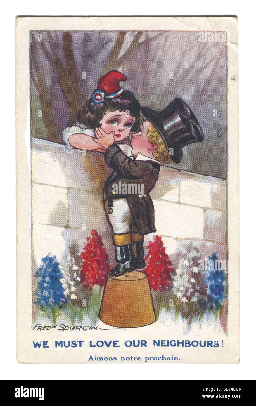 Englische Postkarte des frühen 20. Jahrhunderts: Junge, der Großbritannien repräsentiert, küsst ein Mädchen, das Frankreich über einer Trennmauer repräsentiert, vor dem Ersten Weltkrieg oder 1914-1918 Stockfoto Englische Postkarte des frühen 20. Jahrhunderts: Junge, der Großbritannien repräsentiert, küsst ein Mädchen, das Frankreich über einer Trennmauer repräsentiert, vor dem Ersten Weltkrieg oder 1914-1918 Stockfoto