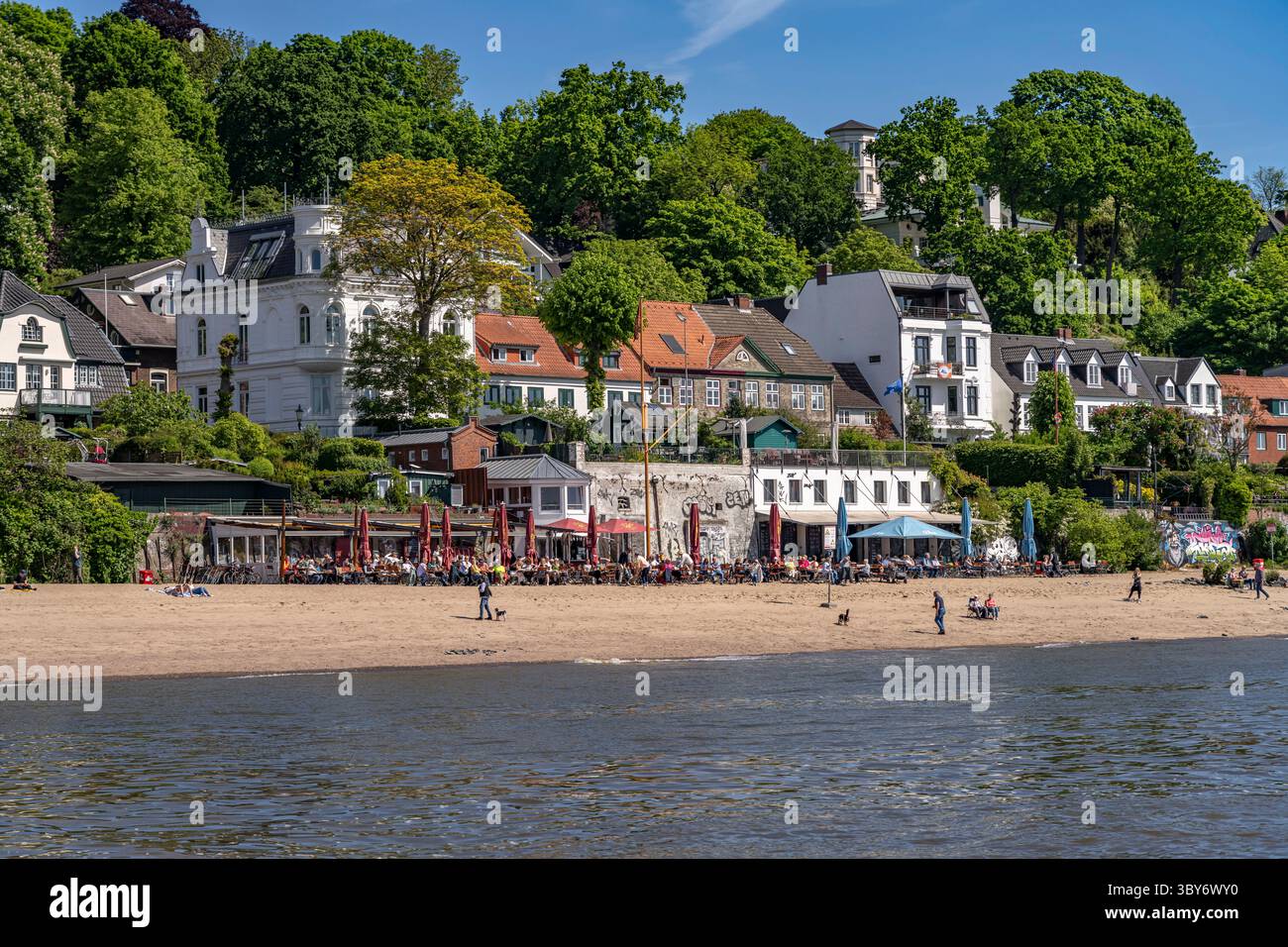 Cafe Restaurant Strandperle und Ahoi am Elbstrand in Hamburg, Deutschland, Europa Stockfoto