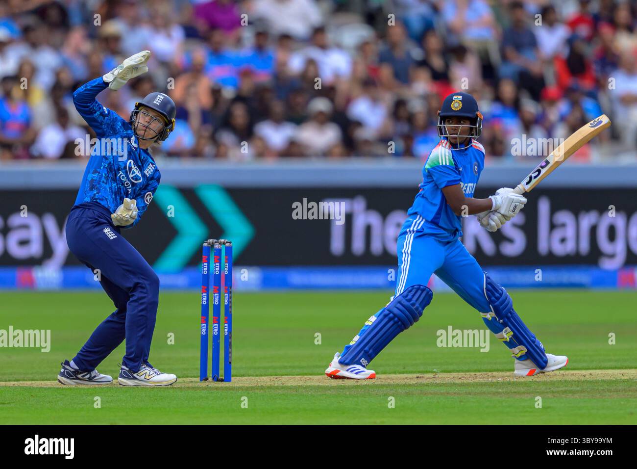 Lord's Cricket Ground, London 19. Juli 2025 Amy Jones (40 England) verpasst den Ball für ein Legendbein während des zweiten Metro Bank One Day International Spiels zwischen England und Indien auf dem Lord's Cricket Ground in London, England (Keeran Marquis/SPP) Credit: SPP Sport Press Photo. /Alamy Live News Stockfoto