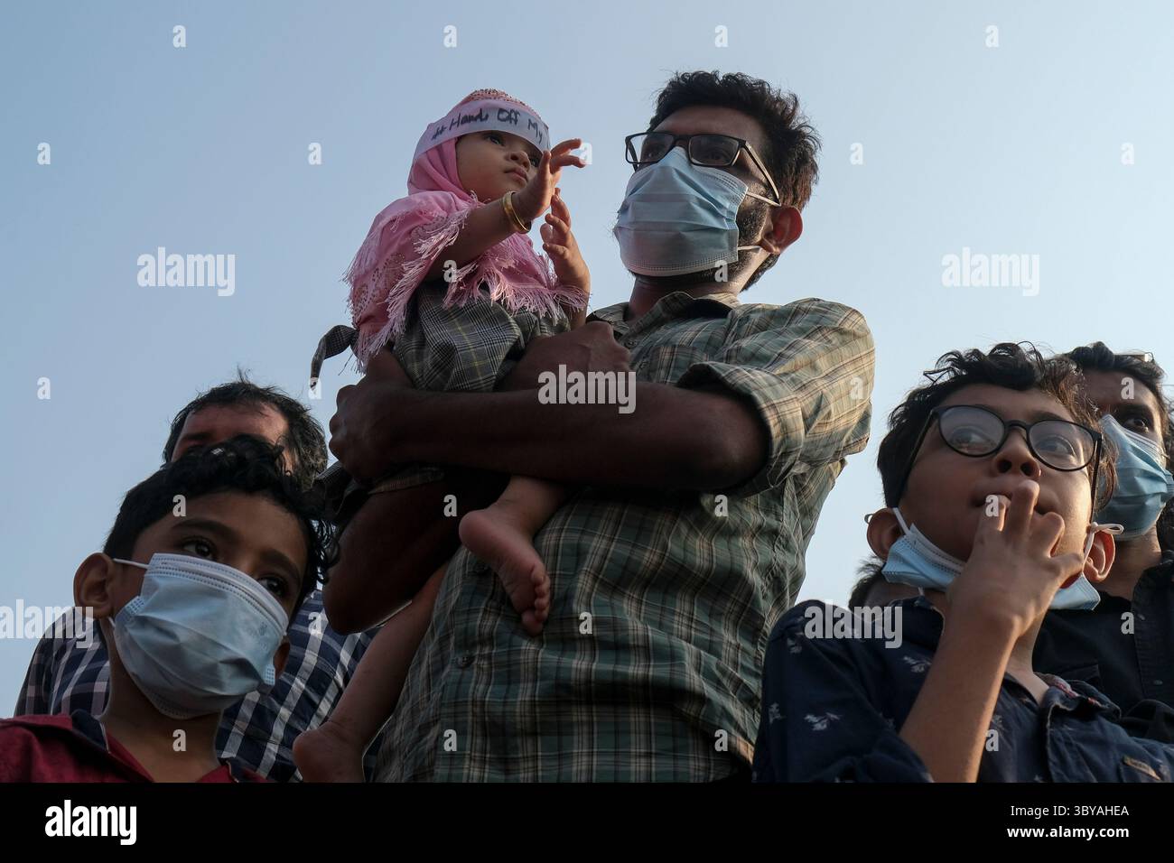 13. Februar 2022, Kozhikode, Indien: Muslimische Frauen aus einer Gemeinschaft, die die Muslimah als kollektive Proteste gegen das Verbot von Hidschab in Colleges in Karnataka an den Ufern von Kozhikode bezeichnet. (Bild: © T.H. Jadheer/ZUMA Press Wire Service) Stockfoto
