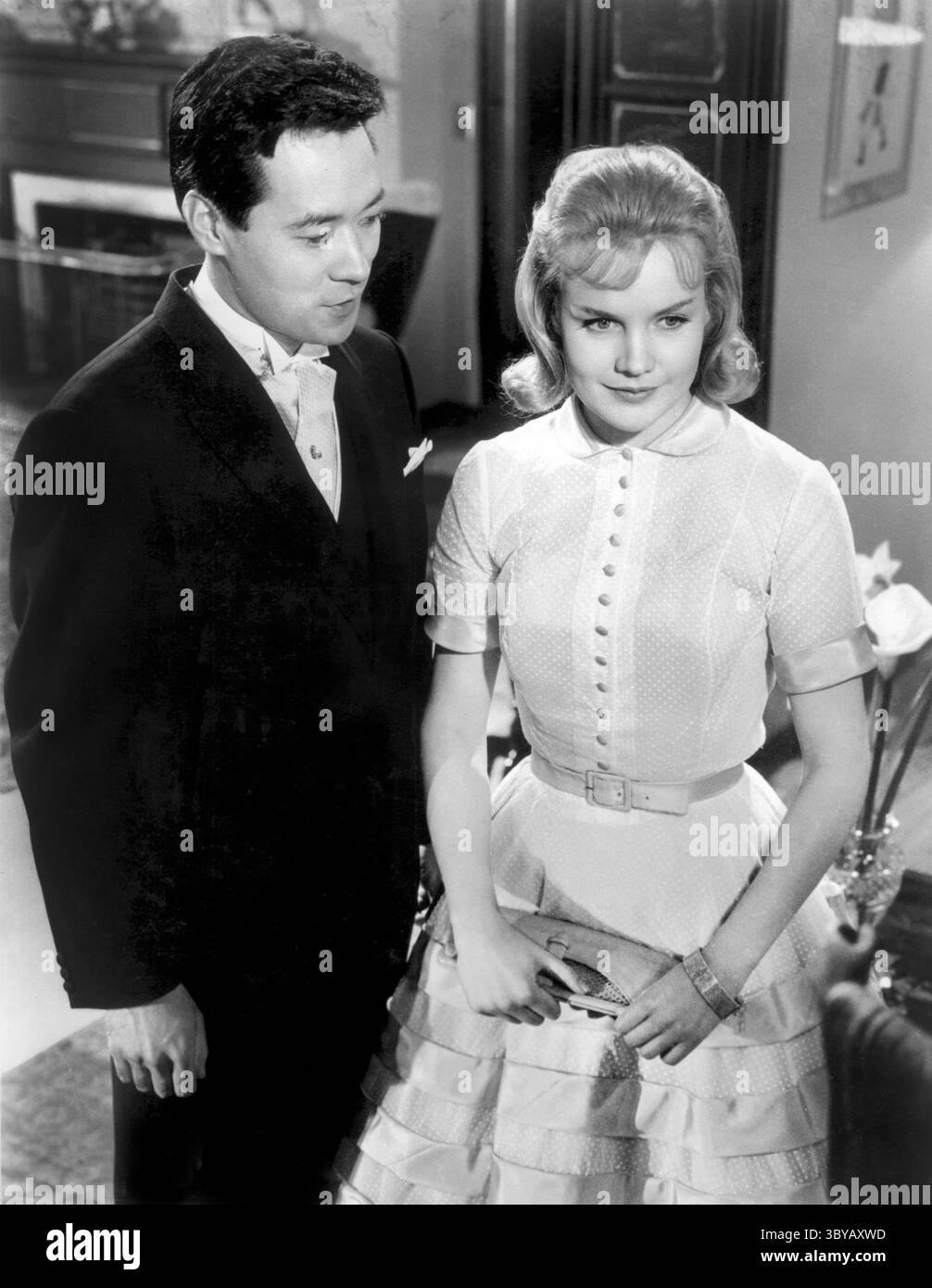 19. Juli 2020, USA: James Shigeta, Carroll Baker, On-Set des Films, ''Bridge to the Sun'', MGM, 1961 (Bild: © JT Vintage/Glasshouse Via ZUMA Press Wire) Stockfoto