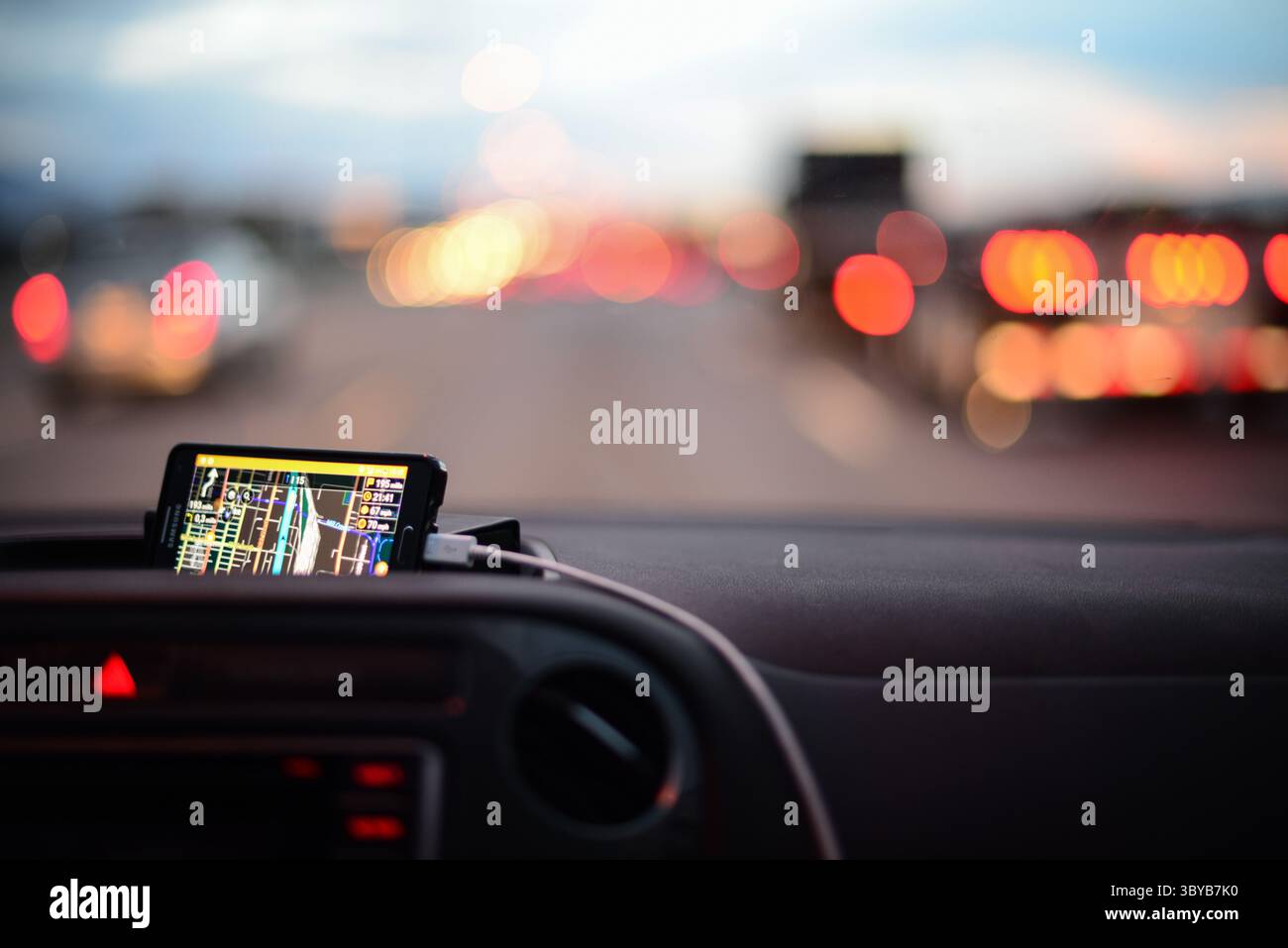 September 2016, Las Vegas, Nevada, Vereinigte Staaten: Ansicht des GPS und der Frontscheibe des Autos (Kreditbild: © Nano Calvo/VW Pics via ZUMA Press Wire) Stockfoto