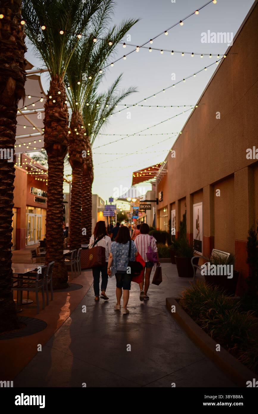 September 2016, Las Vegas, Nevada, Vereinigte Staaten: Las Vegas Premium Outlets North ist ein 540 000 Quadratmeter großes Einkaufszentrum in der Nähe der Innenstadt von Las Vegas (Kreditbild: © Nano Calvo/VW Pics Via ZUMA Press Wire) Stockfoto