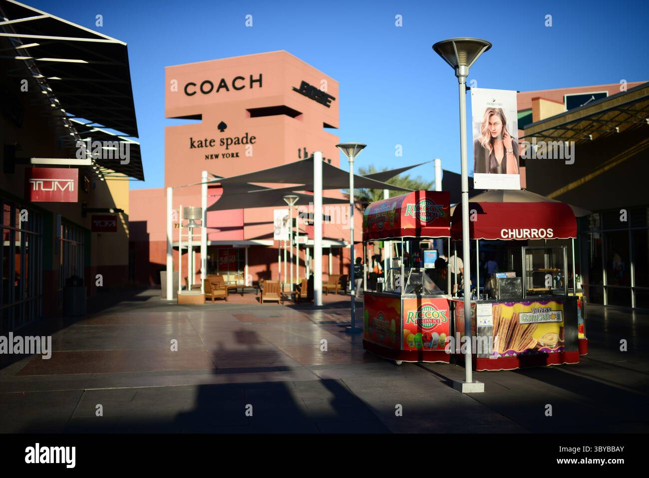 September 2016, Las Vegas, Nevada, Vereinigte Staaten: Las Vegas Premium Outlets North ist ein 540 000 Quadratmeter großes Einkaufszentrum in der Nähe der Innenstadt von Las Vegas (Kreditbild: © Nano Calvo/VW Pics Via ZUMA Press Wire) Stockfoto