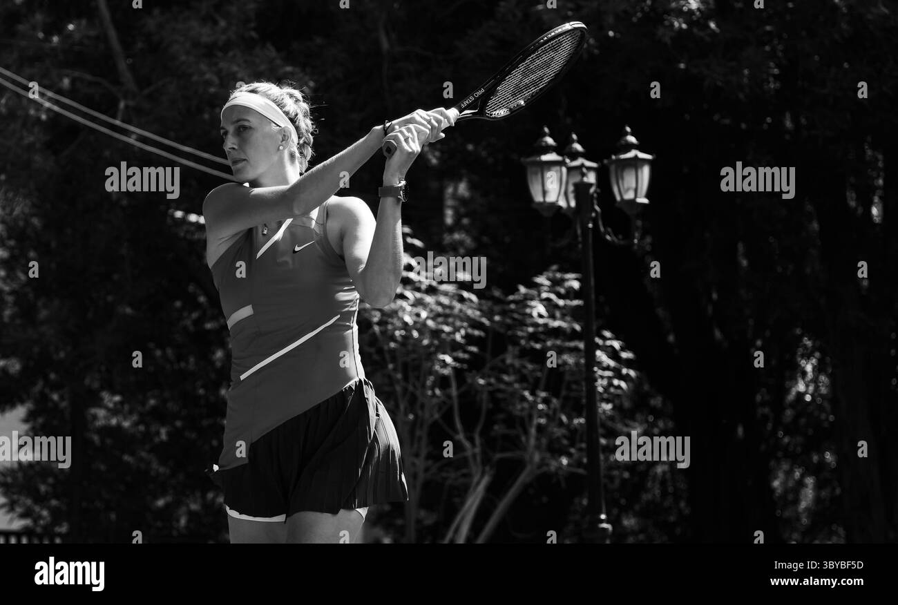 17. Februar 2022, DUBAI, VEREINIGTE ARABISCHE EMIRATE: Petra Kvitova aus Tschechien während des warm-up bei den Dubai Duty Free Tennis Championships 2022 WTA 1000 Tennis Turnier (Credit Image: © Rob Prange/AFP7 via ZUMA Press Wire) Stockfoto