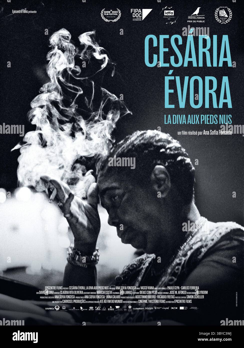Cesaria Evora - La Diva Aux Pieds NUS (2022) POSTERKUNST *Filmstill - nur redaktionelle Verwendung* siehe Besondere Hinweise. CAP/TFS-Bild, das von Capital Pictures bereitgestellt wird Stockfoto