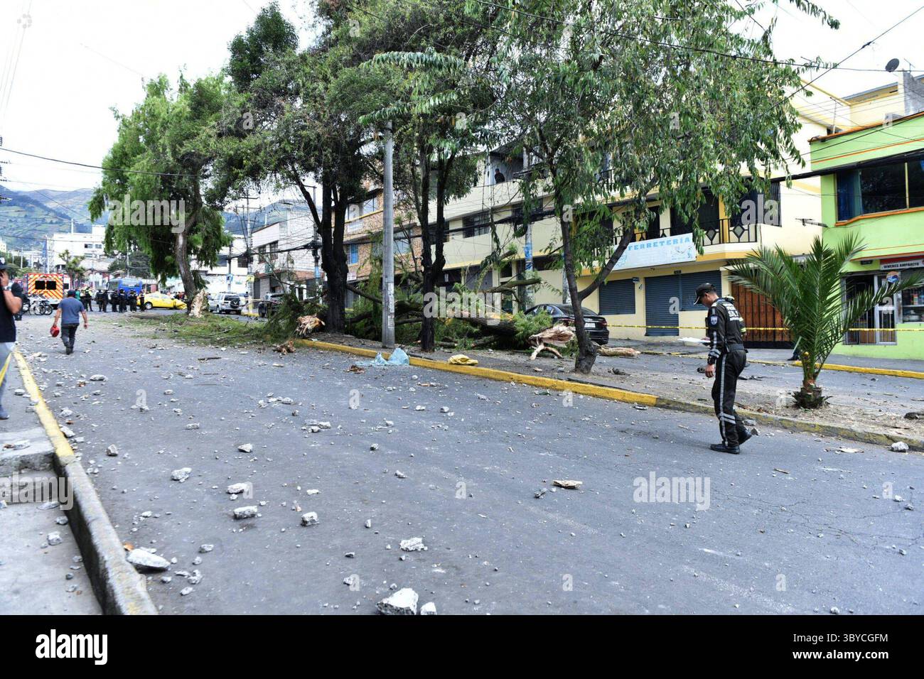 VERKEHRSUNFALL 19. Juli 2025 schwerer Verkehrsunfall mit mehreren Autos und einem LKW, das Ergebnis war ein Toter und mehrere Verletzte im Sektor der Legarda nördlich von Quito QUITO PICHINCHA ECUADOR DIS ACCIDENTEDETRANSITO 672476000eb6b5a3cdcf8437e322646a Copyright: XHENRYxLAPOx Stockfoto