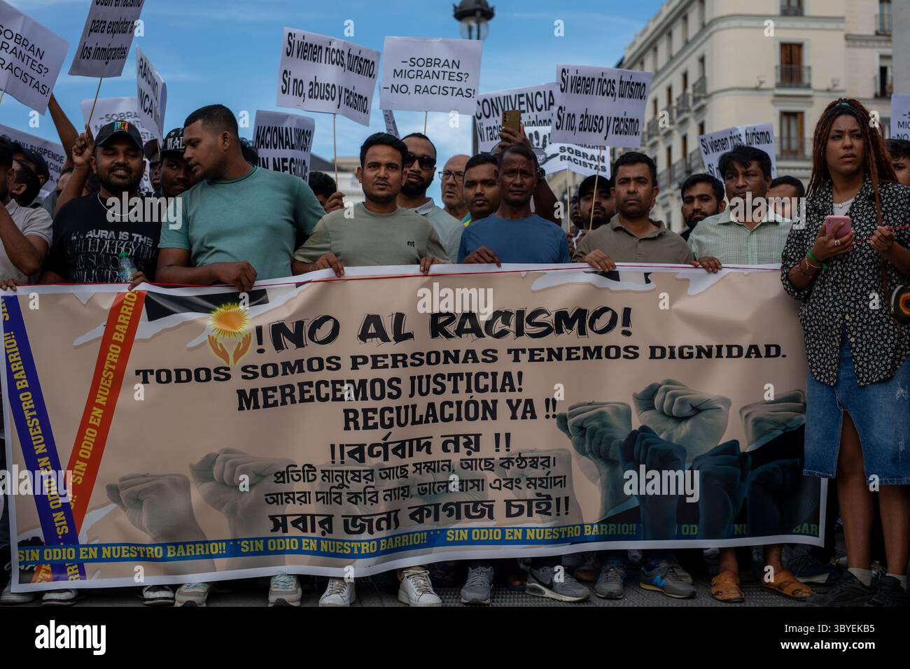 Madrid, Spanien. Juli 2025. Demonstration gegen Fremdenfeindlichkeit in Madrid. Mehrere antirassistische Organisationen organisierten die Kundgebung unter dem Motto „gegen rassistischen Terrorismus, antirassistische Gemeinschaft“, um ihre Ablehnung der anhaltenden Verfolgung von Migranten in der Gemeinde Murcia in Torre Pacheco zu demonstrieren. Quelle: D. Canales Carvajal/Alamy Live News Stockfoto
