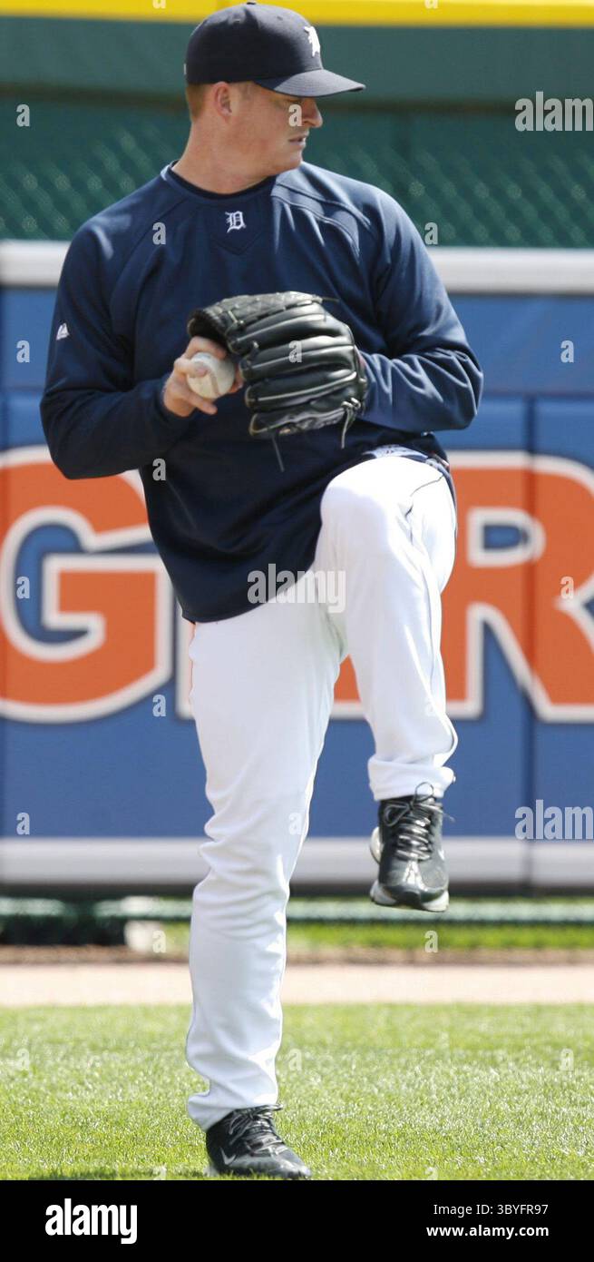 April 2007 – USA – Detroit Tigers Eröffnungstag Jeremy Bonderman wärmt sich beim Tigers Workout im Comerica Park in Detroit, Michigan, Sonntag, 1. April 2007 beim Fangen im linken Feld auf. Die Tigers eröffnen ihre Saison am Montag gegen die Toronto Blue Jays. (Foto: © Julian H. Gonzalez/Detroit Free Press via ZUMA Press Wire) Stockfoto