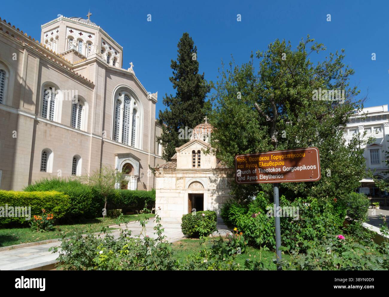 Die Kirche Panagia Gorgoepikoos aus dem 12. Jahrhundert, auch bekannt als kleine Metropole, Mitropoleos-Platz, Athen, Griechenland Stockfoto