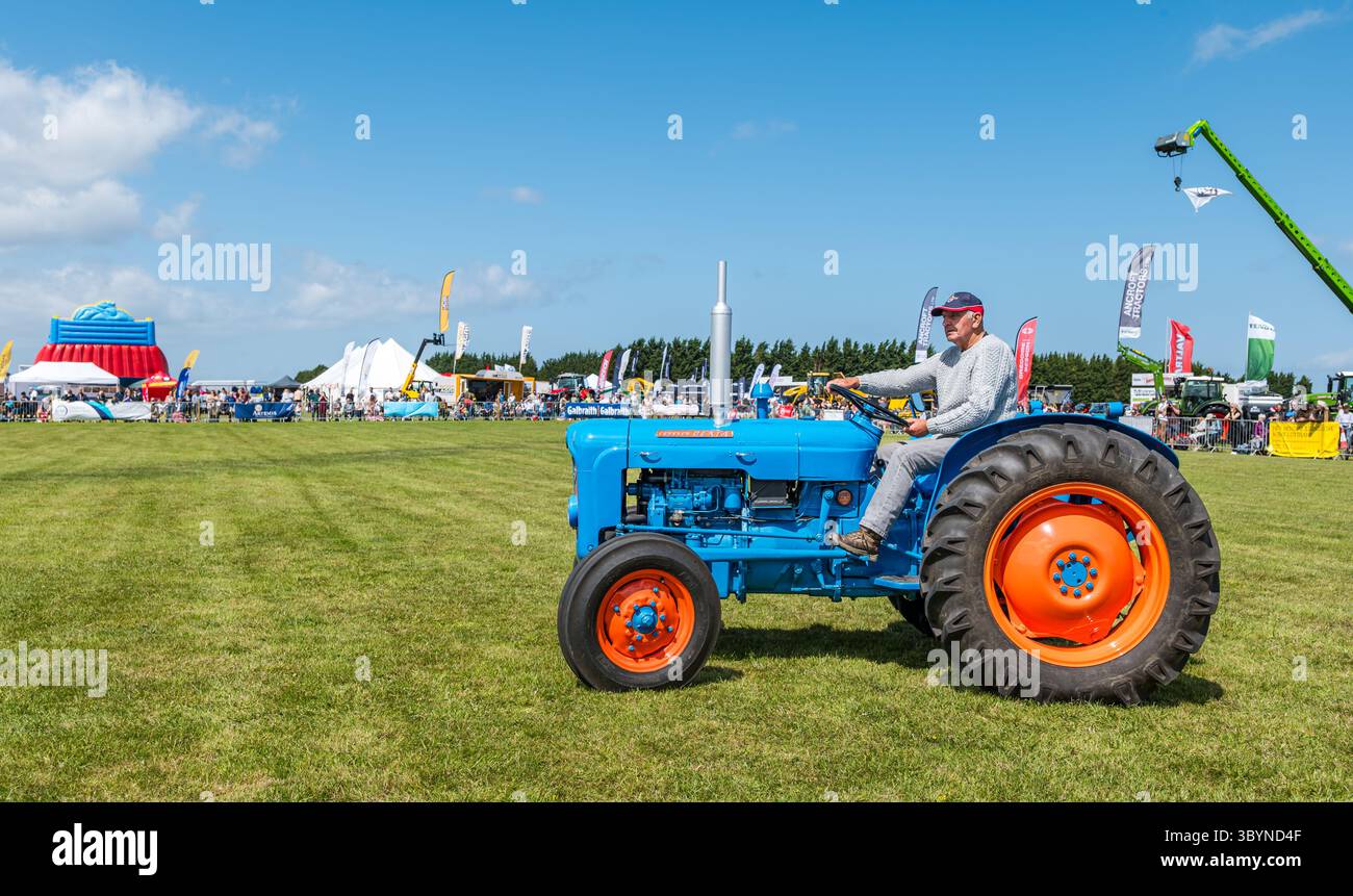 Ein Vintage FPRD Dexta in Traktoranzeige, Haddington Landwirtschaftsmesse, East Lothian, Schottland, Großbritannien Stockfoto