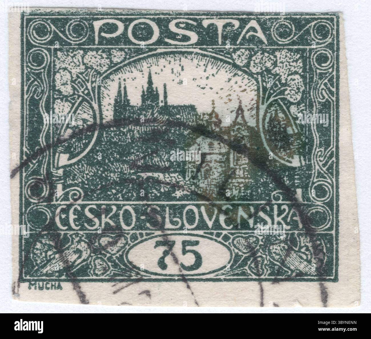 TSCHECHOSLOWAKEI - 3. Juli 1919: 75 haléř Schieferpostmarke mit Blick auf die Prager Burg in Hradcany in Prag, Hauptstadt der Tschechoslowakei. Die Prager Burg ist eine Burganlage in Prag, Tschechien, die als offizieller Wohnsitz und Arbeitsplatz des Präsidenten der Tschechischen Republik dient. Die Burg wurde im 9. Jahrhundert erbaut und diente lange Zeit als Sitz der Macht für die Könige von Böhmen, römische Kaiser und Präsidenten der Tschechoslowakei. Die böhmischen Kronjuwelen befinden sich in einem versteckten Raum Stockfoto