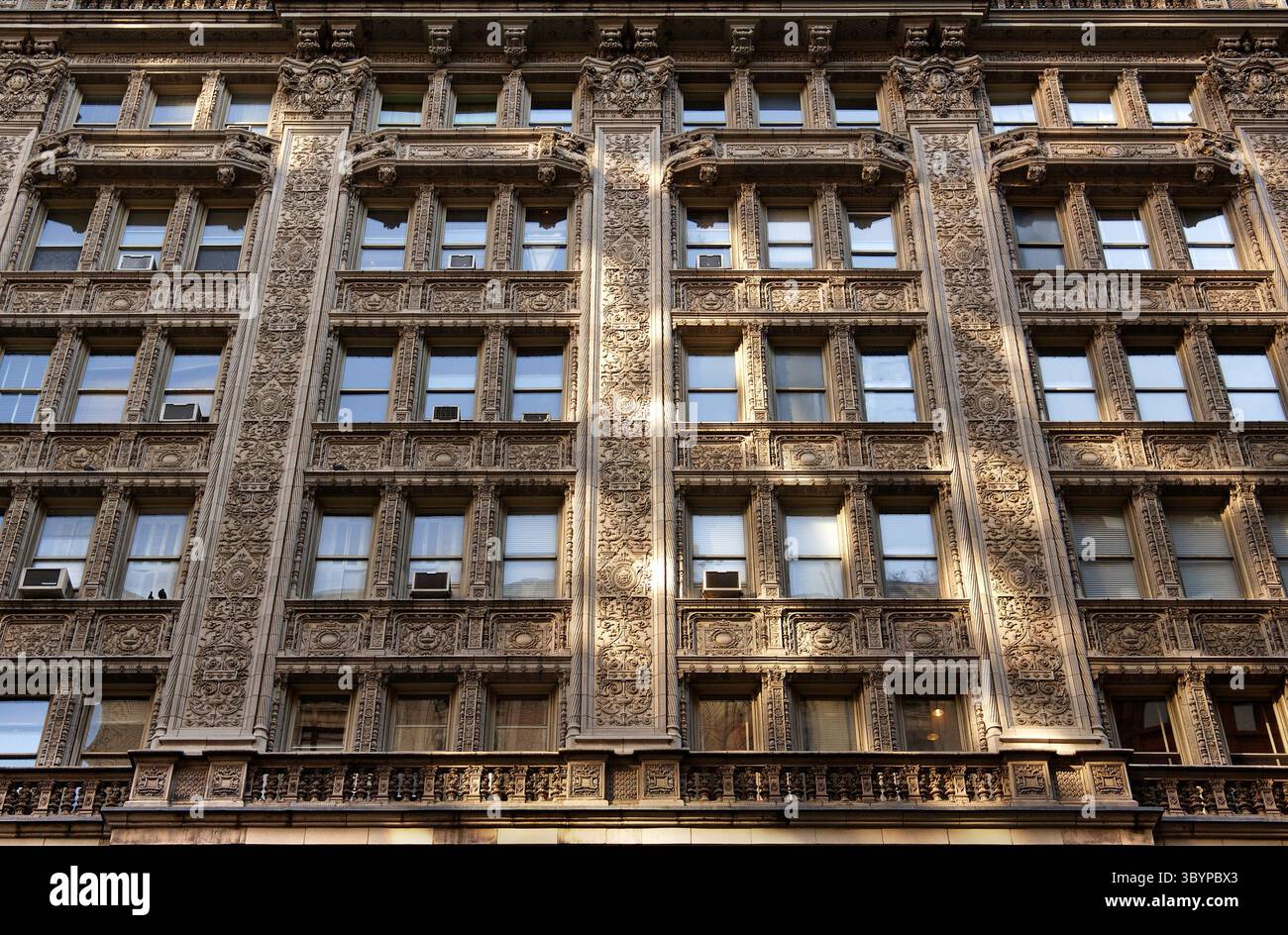 Dekorative Terrakotta-Fassade im französischen Renaissance-Stil, New York City, USA Stockfoto