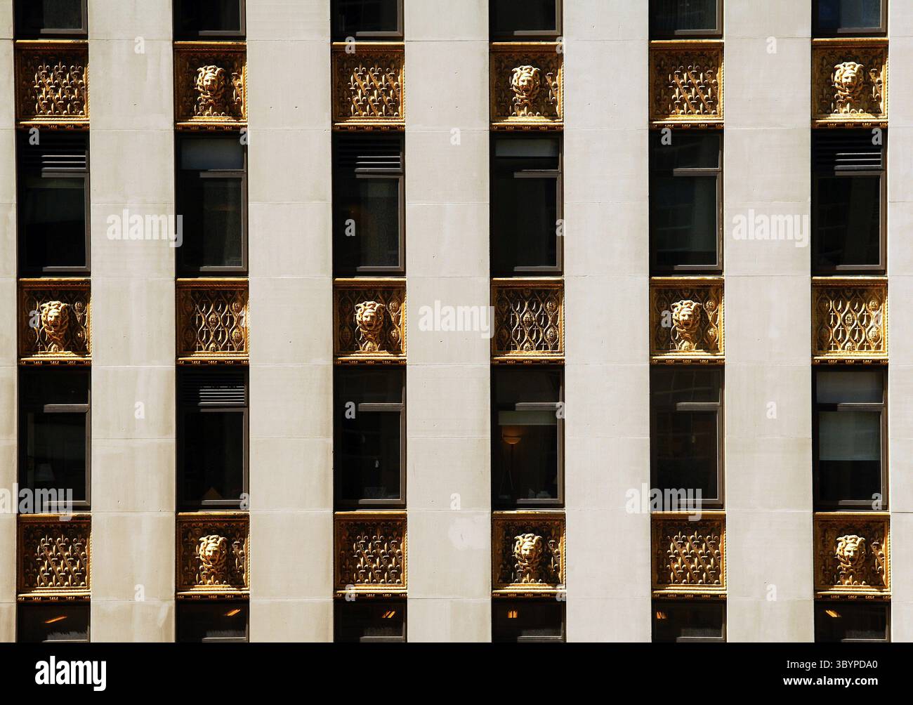 Dekorative Fassade eines Hochhauses in New York City, USA Stockfoto