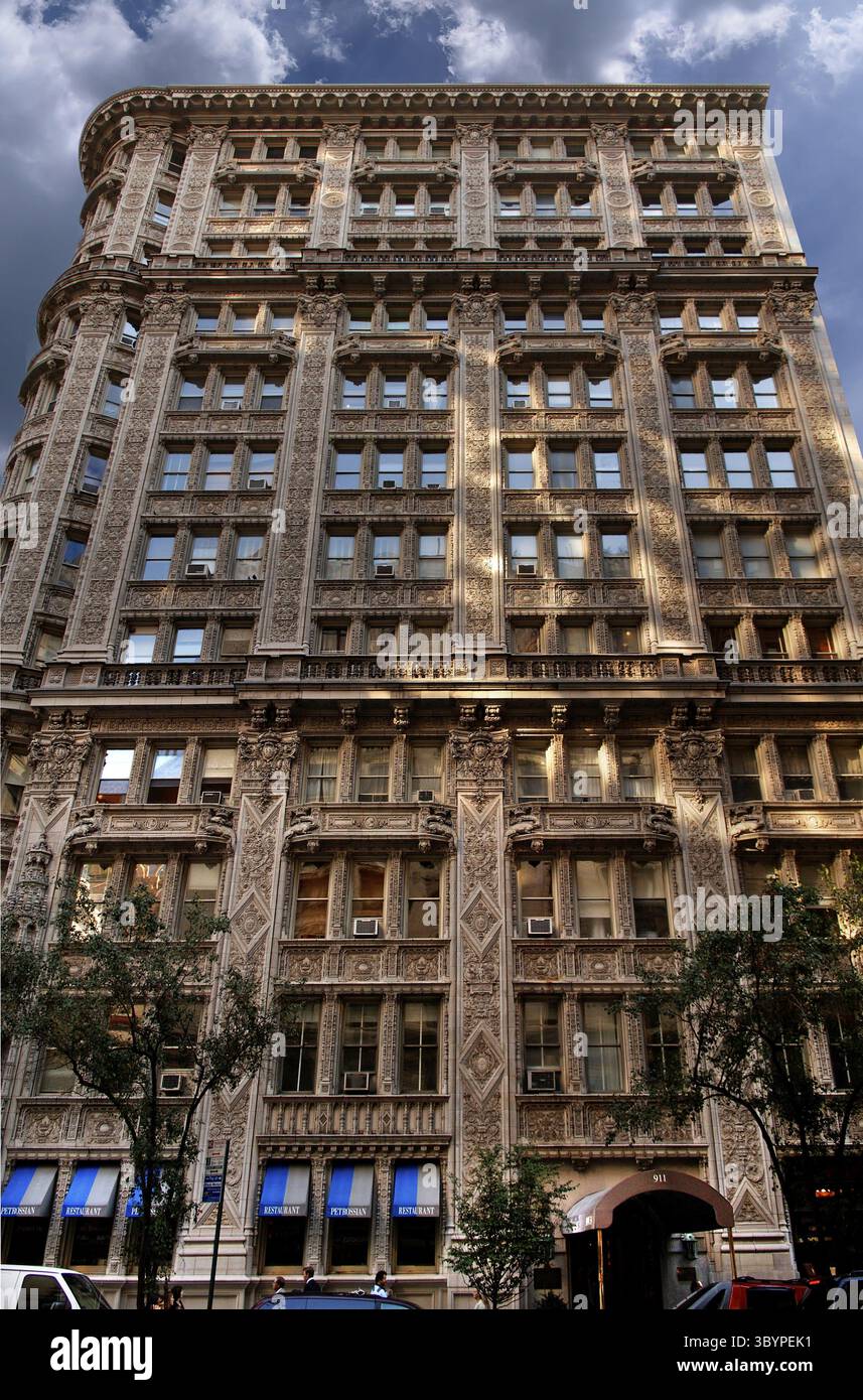 Dekorative Terrakotta-Fassade im französischen Renaissance-Stil, New York City, USA Stockfoto