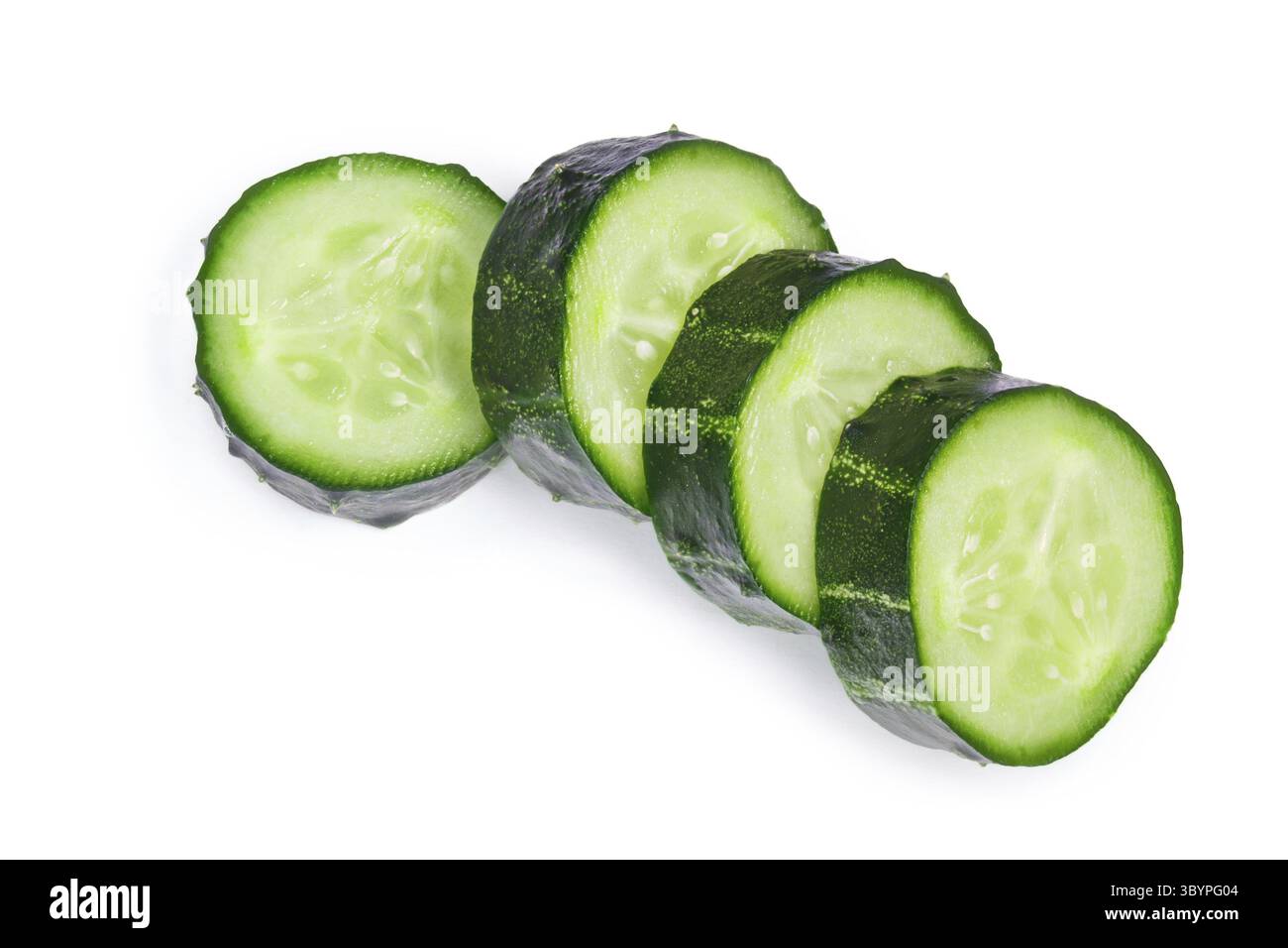 Frische Gurkenscheiben Ring (Cucumis Sativus), Ansicht von oben. Schneidepfade, Schatten getrennt Stockfoto