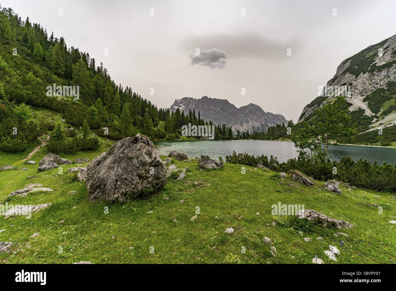 Bergtour zum vorderen Drachenkopf in den Mieminger Bergen bei Ehrwald in der Tiroler Zugspitz Arena Stockfoto