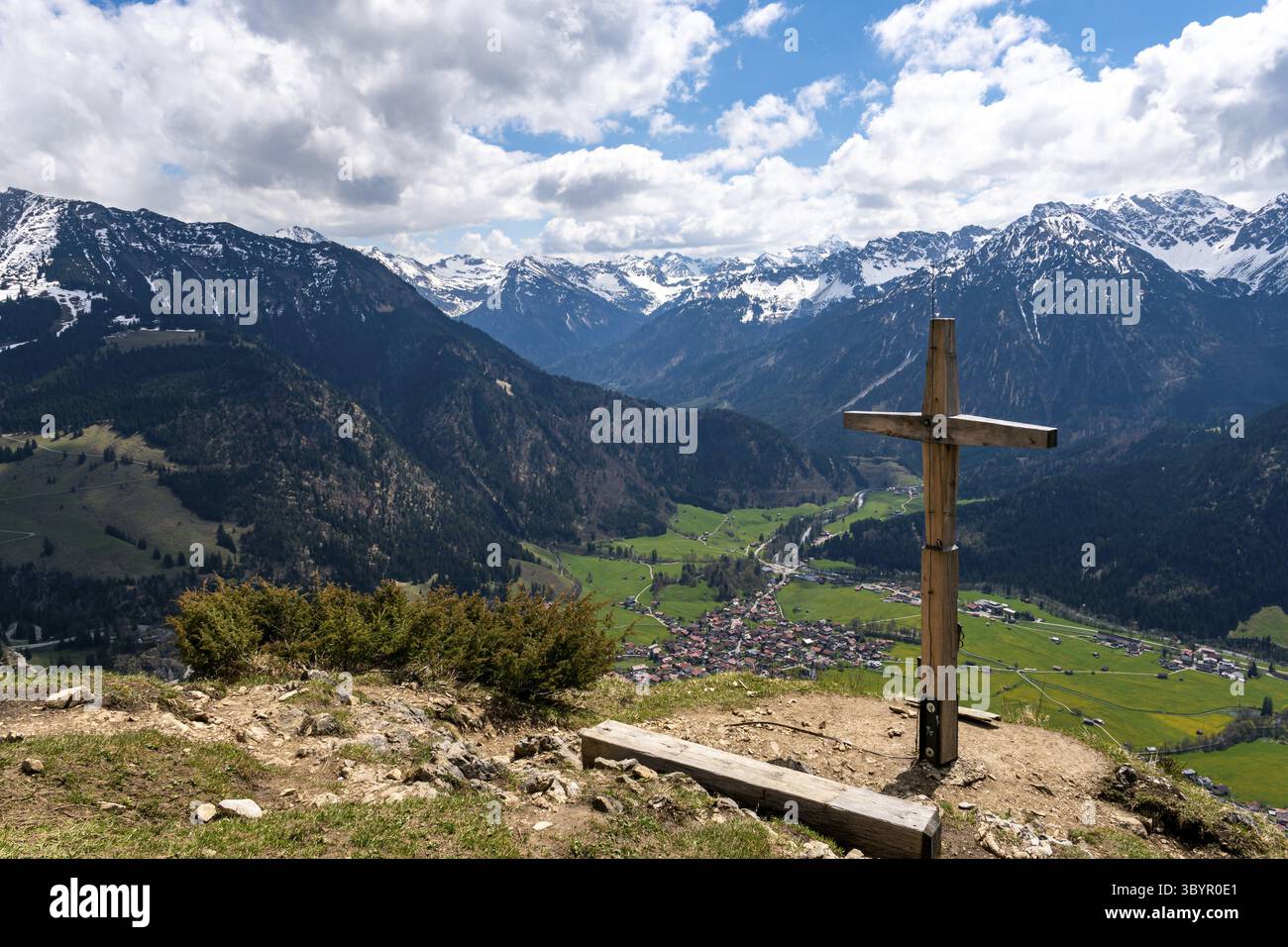 Wunderschöne Wanderung im Frühling von Oberjoch zum Spieser und Hirschberg in den Allgau-Alpen Stockfoto