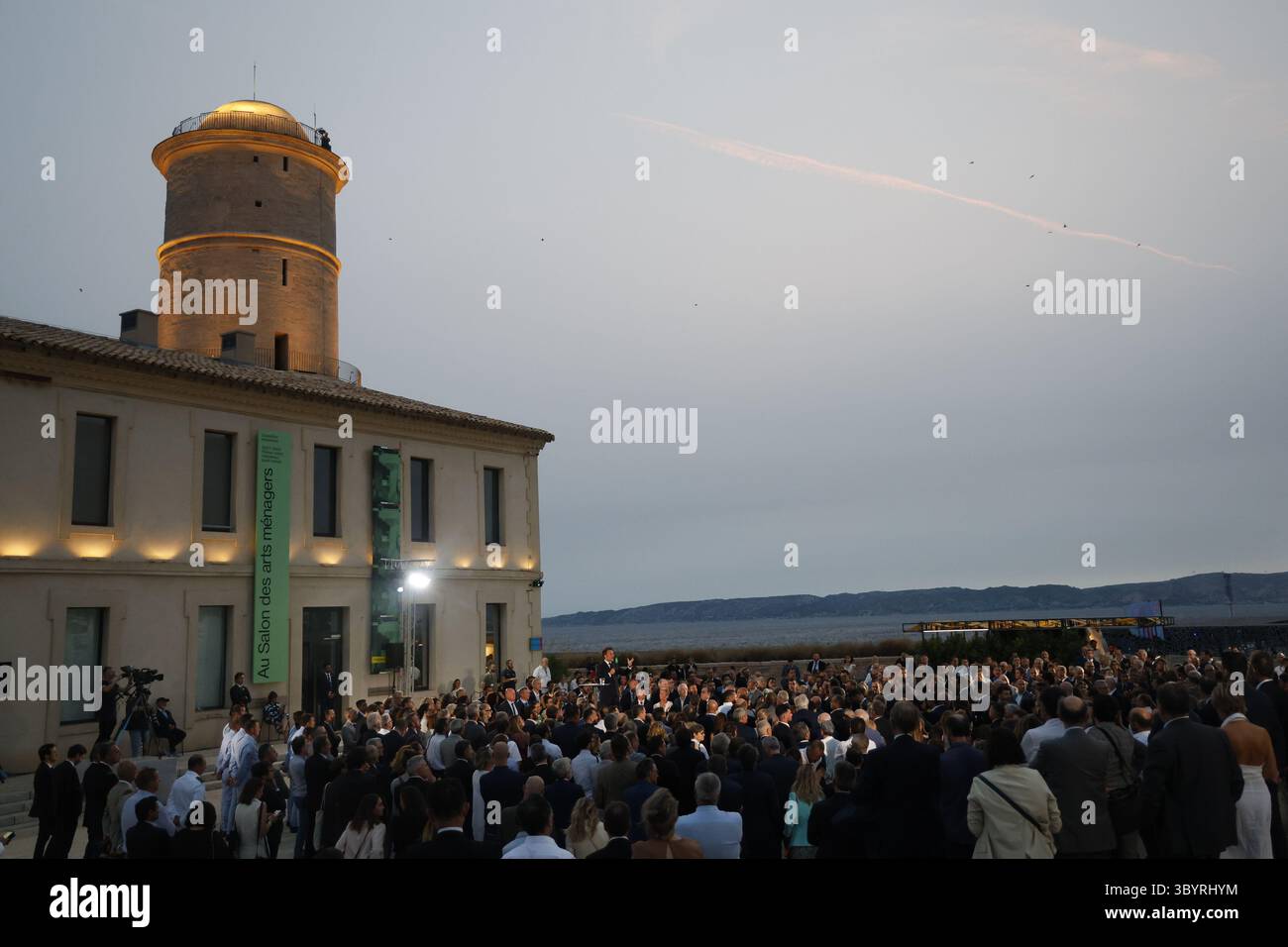 Juni 2023, MARSEILLE, Bouches-du-Rhône, Marseille: Marseille (Marseille), 27.06.2023.- der französische Präsident Emmanuel Macron hält am 27. Juni 2023 eine Rede im Fort Saint-Jean in Marseille. Zwei Jahre nach dem Start des Transformationsplans besucht Präsident Macron vom 26. Bis 28. Juni 2023 Marseille, um die verschiedenen Projekte in der zweitgrößten Stadt Frankreichs zu überprüfen. (Francia, Marsella) (Foto: © Guillaume Horcajuelo/POOL Via ZUMA Press Wire) Stockfoto