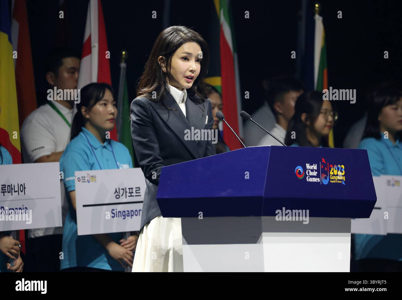 3. Juli 2023, Gangneung, Korea, Republik: Gangneung (Korea, Republik), 03/07/2023.- die südkoreanische First Lady Kim Keon Hee hält eine Gratulationsrede bei der Eröffnungszeremonie der World Choir Games in Gangneung, Südkorea, 03. Juli 2023. (Abierto, Corea del Sur) (Foto: © Yonhap/POOL Via ZUMA Press Wire) Stockfoto