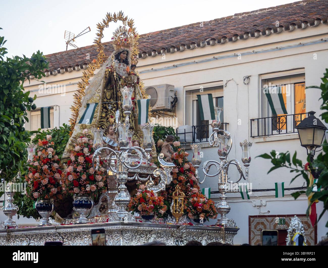 Virgen del Carmen in einer Prozession durch die Straßen von Fuengirola Stockfoto