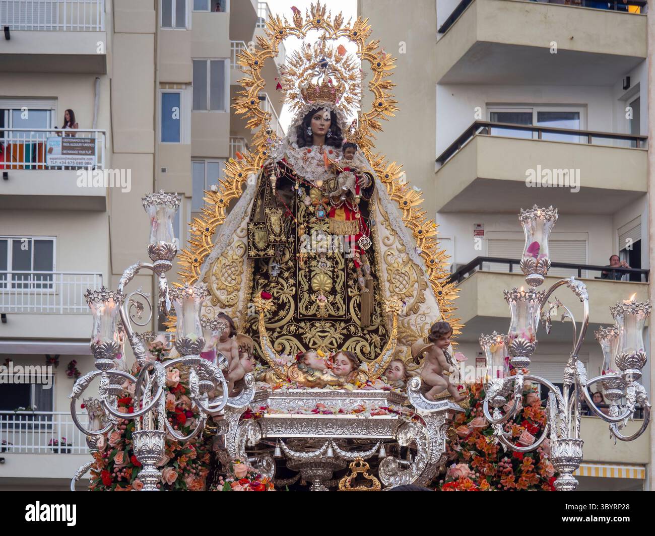 Virgen del Carmen in einer Prozession durch die Straßen von Fuengirola Stockfoto