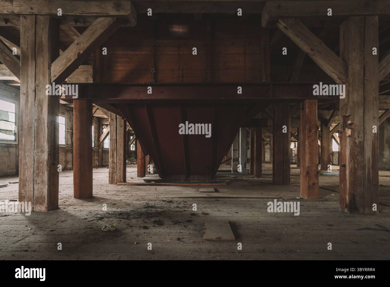 Eine alte Mühle, ein altes Lager für landwirtschaftliche Produkte wie Getreide und Saatgut Stockfoto