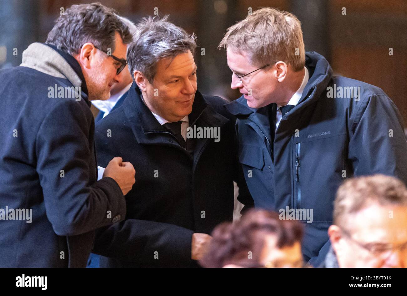22. Januar 2024, Berlin, Berlin, Deutschland: Berlin (Deutschland).- (L-R) Chef des Bundeskanzleramtes Minister für Sonderfragen Wolfgang Schmidt, deutscher Vizekanzler und Minister für Wirtschaft und Klimaschutz Robert Habeck und Schleswig-holsteinischer Ministerpräsident Daniel Günther nehmen am 22. Januar 2024 an einem evangelischen Gedenkgottesdienst zum Gedenken an den konservativen christdemokratischen Politiker Wolfgang Schaeuble im Berliner Dom Teil. Ehemaliger Bundestagspräsident und CDU-Fraktionsvorsitzender Wolfgang Schae Stockfoto