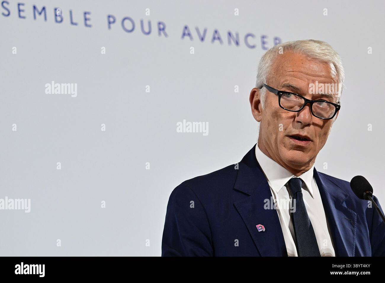 16. Oktober 2023, PARIS, Frankreich: Paris (Frankreich), 16.10.2023.- Präsident der französischen Arbeitgebervereinigung Bewegung der französischen Unternehmen (MEDEF) Patrick Martin spricht während seiner Teilnahme an einer Sozialkonferenz mit Gewerkschaften und Arbeitgebern beim französischen Conseil Economique, Social et Environnemental (CESE - Wirtschafts-, Sozial- und Umweltrat) in Paris, Frankreich, 16. Oktober 2023. Im Mittelpunkt der Sozialkonferenz stehen niedrige Löhne gegen hohe Inflation und Meinungsverschiedenheiten mit den Sozialpartnern in anderen Fragen. (Francia) (Bild: © Miguel Medina/POOL via ZUMA Press Wire) Stockfoto