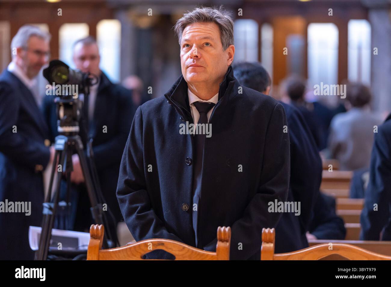 22. Januar 2024, Berlin, Berlin, Deutschland: Berlin (Deutschland).- der deutsche Vizekanzler und Minister für Wirtschaft und Klimaschutz Robert Habeck nimmt an einer evangelischen Gedenkfeier zum Gedenken an den spätkonservativen christdemokratischen Politiker Wolfgang Schaeuble im Berliner Dom am 22. Januar 2024 Teil. Der ehemalige Bundestagspräsident und CDU-Fraktionsvorsitzende Wolfgang Schaeuble starb am 26. Dezember 2023 im Alter von 81 Jahren. (Protestas, Alemanien) (Foto: © Andreas Gora/POOL via ZUMA Press Wire) Stockfoto
