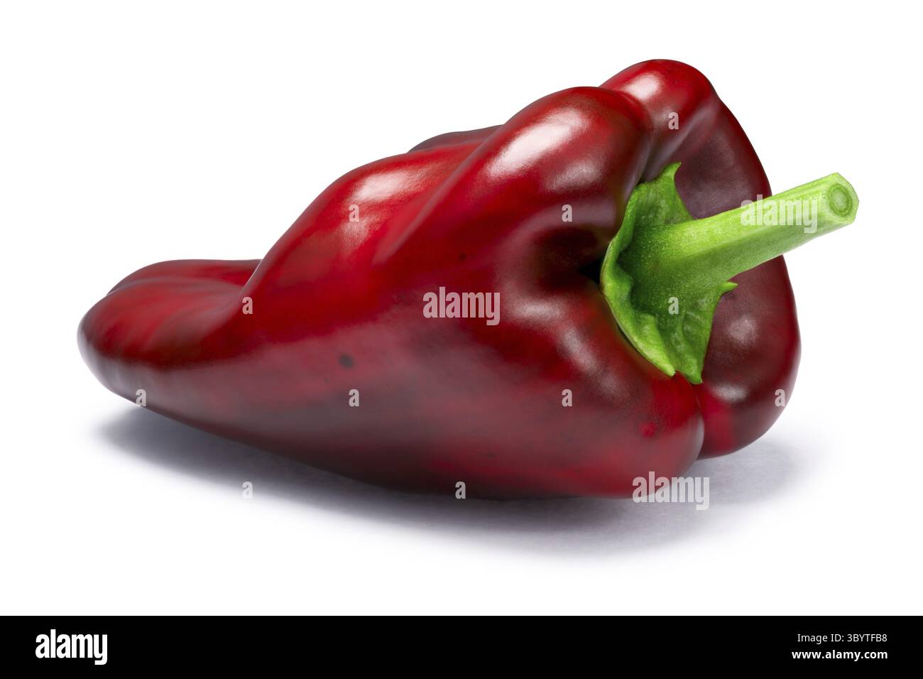 Ancho Pfeffer (so genannte Poblano unreif). Schneidepfade, Schatten getrennt Stockfoto