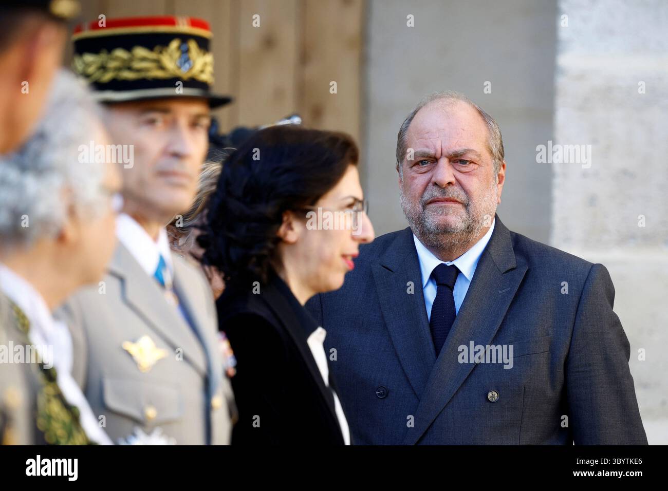 3. Oktober 2023, PARIS, Frankreich: Paris (Frankreich), 10.03.2023.- die französische Kulturministerin Rima Abdul Malak (C) und Justizminister Eric Dupond-Moretti (R) nehmen am 3. Oktober 2023 im Hotel des Invalides in Paris, Frankreich, Teil. (Francia) (Foto: © Sarah Meyssonnier/POOL via ZUMA Press Wire) Stockfoto