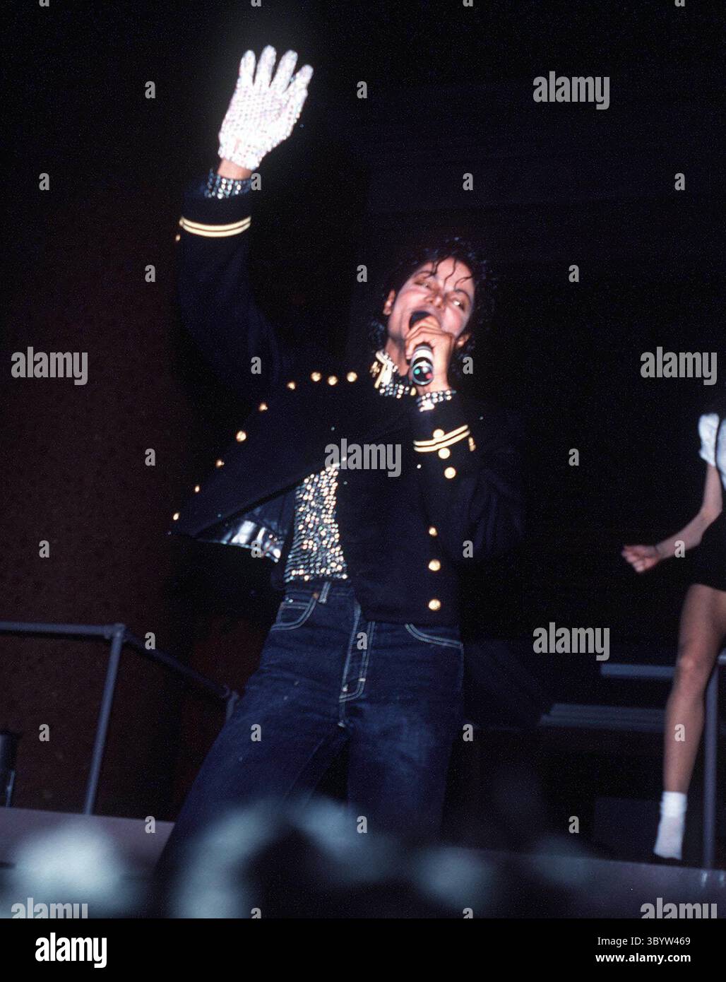 Michael Joseph Jackson (* 29. August 1958 - 25. Juni 2009) 50, US-amerikanischer Künstler, Superstar, Entertainer und Geschäftsmann – The King of Pop. Debütierte mit 11 Jahren in der professionellen Musikszene als Mitglied der Jackson 5. Solo 1971 – mit fünf Alben die weltweit meistverkauften Schallplatten. Jackos MTV-Videos waren legendär. ABBILDUNG: MICHAEL JACKSON.Â¬Â (Foto: © John Barrett/ZUMA Press Wire) Stockfoto
