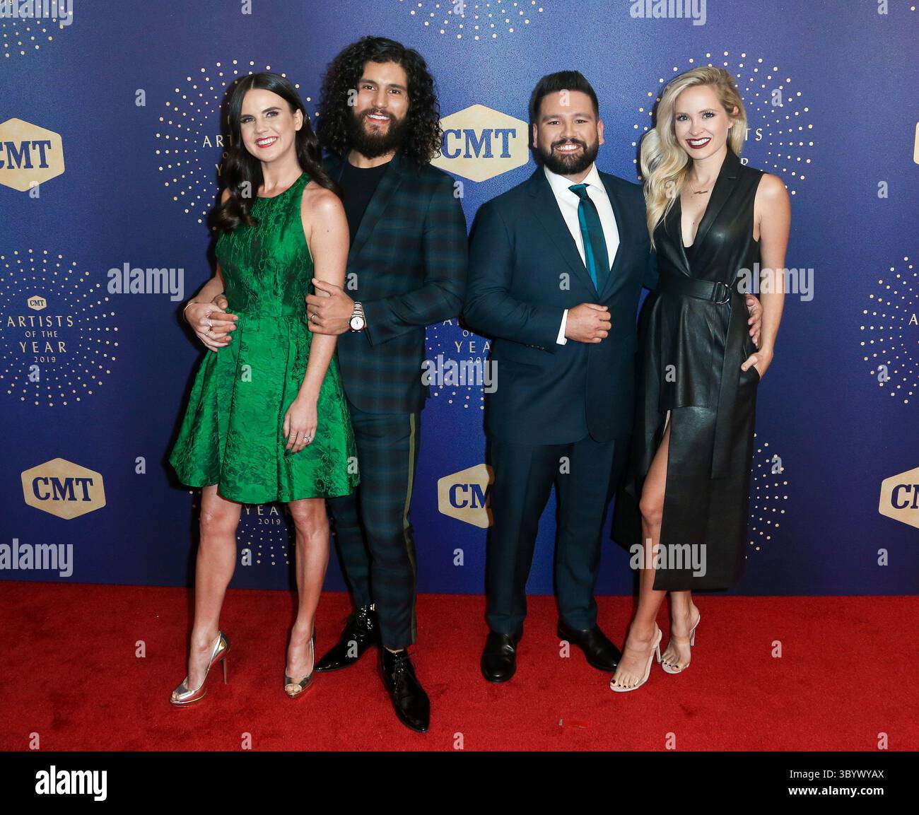 Oktober 2019, Nashville, Tennessee, Vereinigte Staaten: NASHVILLE, ZEHN – 16. OCT: (L-R) Hannah Smyers, Dan Smyers, Shay Mooney und Abby Mooney nehmen am 16. Oktober 2019 im Schermerhorn Symphony Center in Nashville, Tennessee, an den 2019 CMT Artists of the Year Teil. (Bild: © Debby Wong/ZUMA Press Wire) Stockfoto