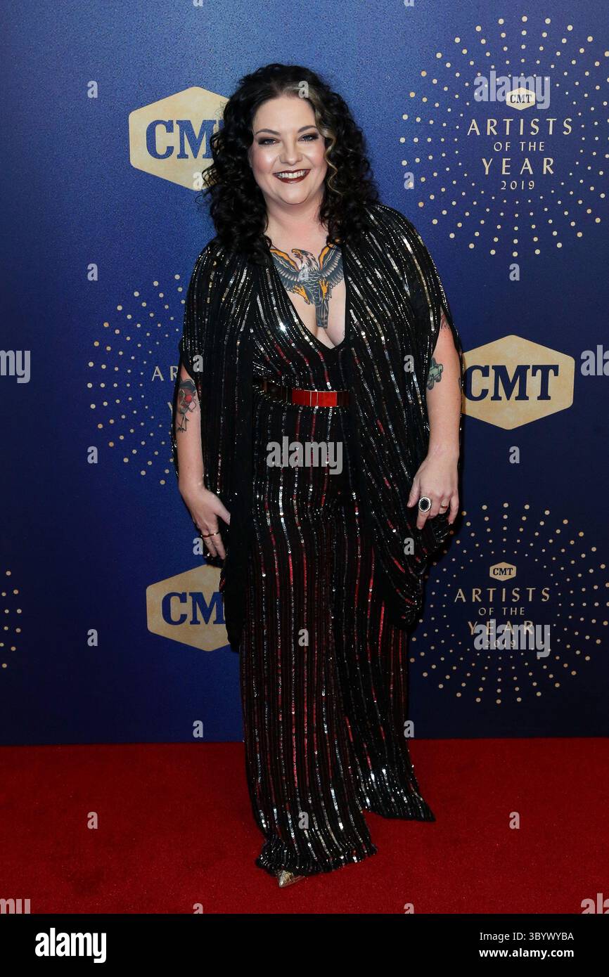 Oktober 2019, Nashville, Tennessee, Vereinigte Staaten: NASHVILLE, ZEHN – 16. OCT: Ashley McBryde nimmt am 16. Oktober 2019 im Schermerhorn Symphony Center an der CMT Artists of the Year 2019 in Nashville, Tennessee Teil. Prominente nehmen an den CMT Artists of the Year Awards 2019 im Schermerhorn Symphony Center in Nashville, Tennessee, Teil. (Bild: © Debby Wong/ZUMA Press Wire) Stockfoto
