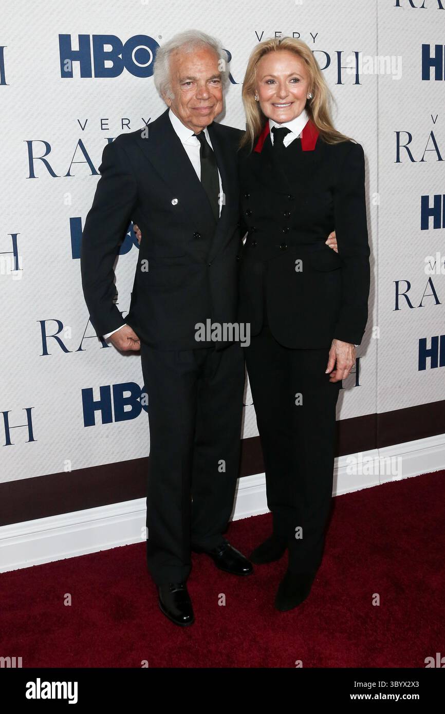 23. Oktober 2019, New York, New York, Vereinigte Staaten: Ralph Lauren (L) und Ricky Anne Loew-Beer nehmen an der HBO-Weltpremiere „Very Ralph“ im Metropolitan Museum of Art Teil (Bild: © Debby Wong/ZUMA Press Wire) Stockfoto