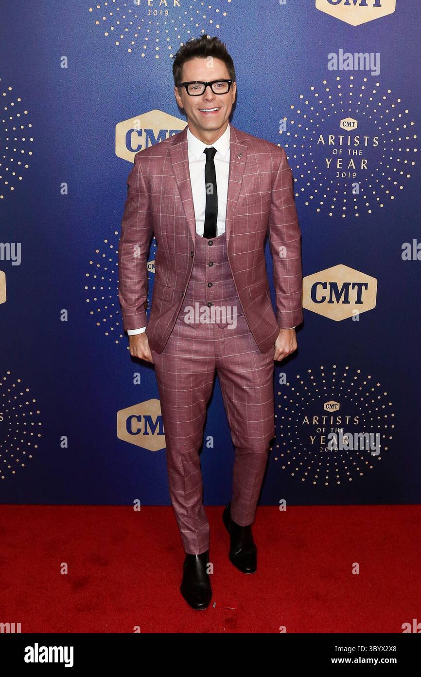 Oktober 2019, Nashville, Tennessee, Vereinigte Staaten: NASHVILLE, ZEHN – 16. Oktober 2019: Bobby Bones nimmt am 16. Oktober 2019 im Schermerhorn Symphony Center in Nashville, Tennessee, Teil. Prominente nehmen an den CMT Artists of the Year Awards 2019 im Schermerhorn Symphony Center in Nashville, Tennessee, Teil. (Bild: © Debby Wong/ZUMA Press Wire) Stockfoto