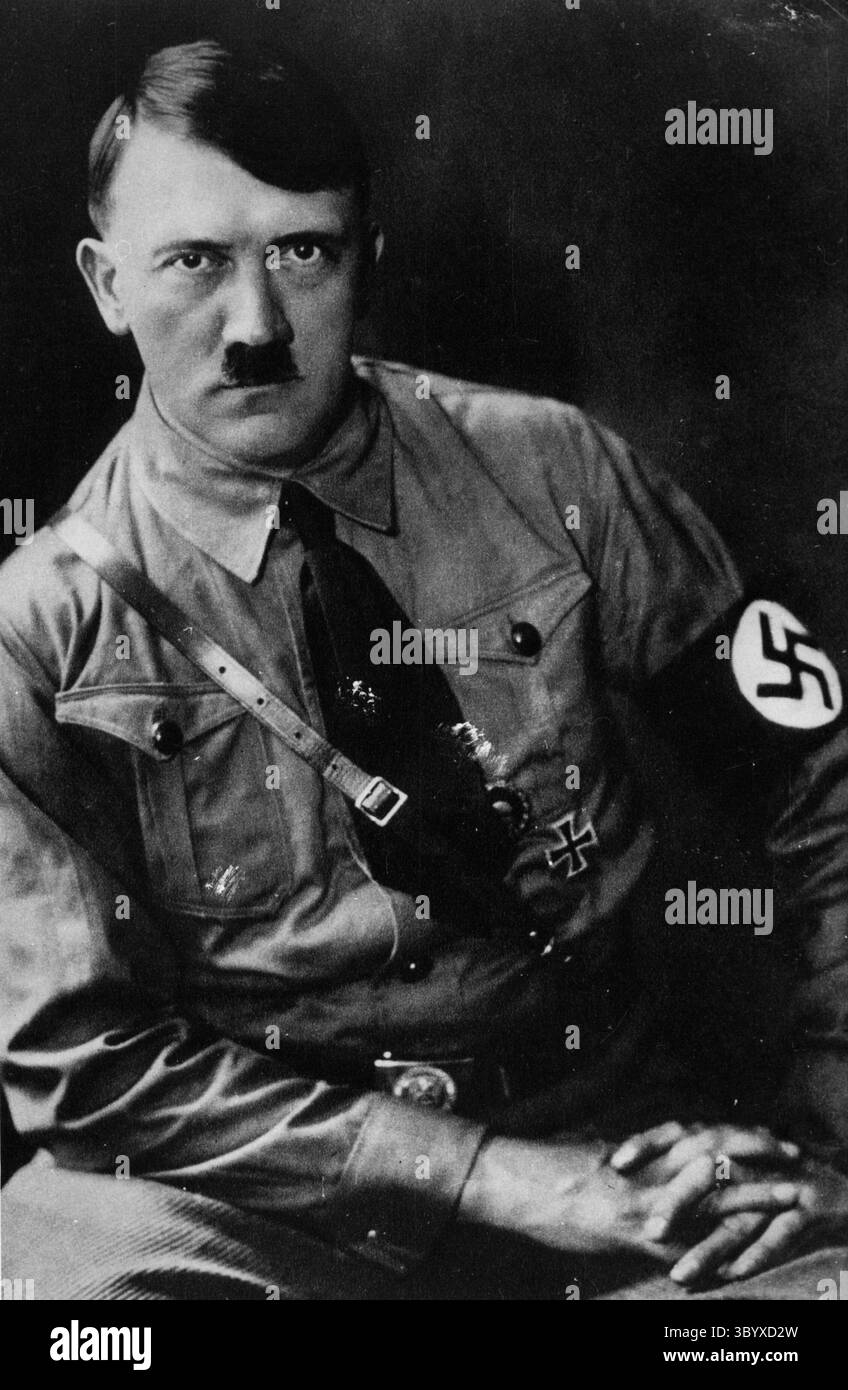 1934: Berlin – ADOLF HITLER (20. April 20,1889 – 30. April 1945) war ein deutscher Politiker, der in Österreich geboren wurde und der Führer der NSDAP und der Nationalsozialistischen Deutschen Arbeiterpartei war. Er war von 1933 bis 1945 Bundeskanzler und von 1934 bis 1945 Führer des NS-Deutschlands. Als effektiver Diktator des Nazi-Deutschlands stand Hitler im Zentrum des Zweiten Weltkriegs in Europa und des Holocaust. (Kreditbild: © Keystone Press Agency/ZUMA Press Wire) Stockfoto