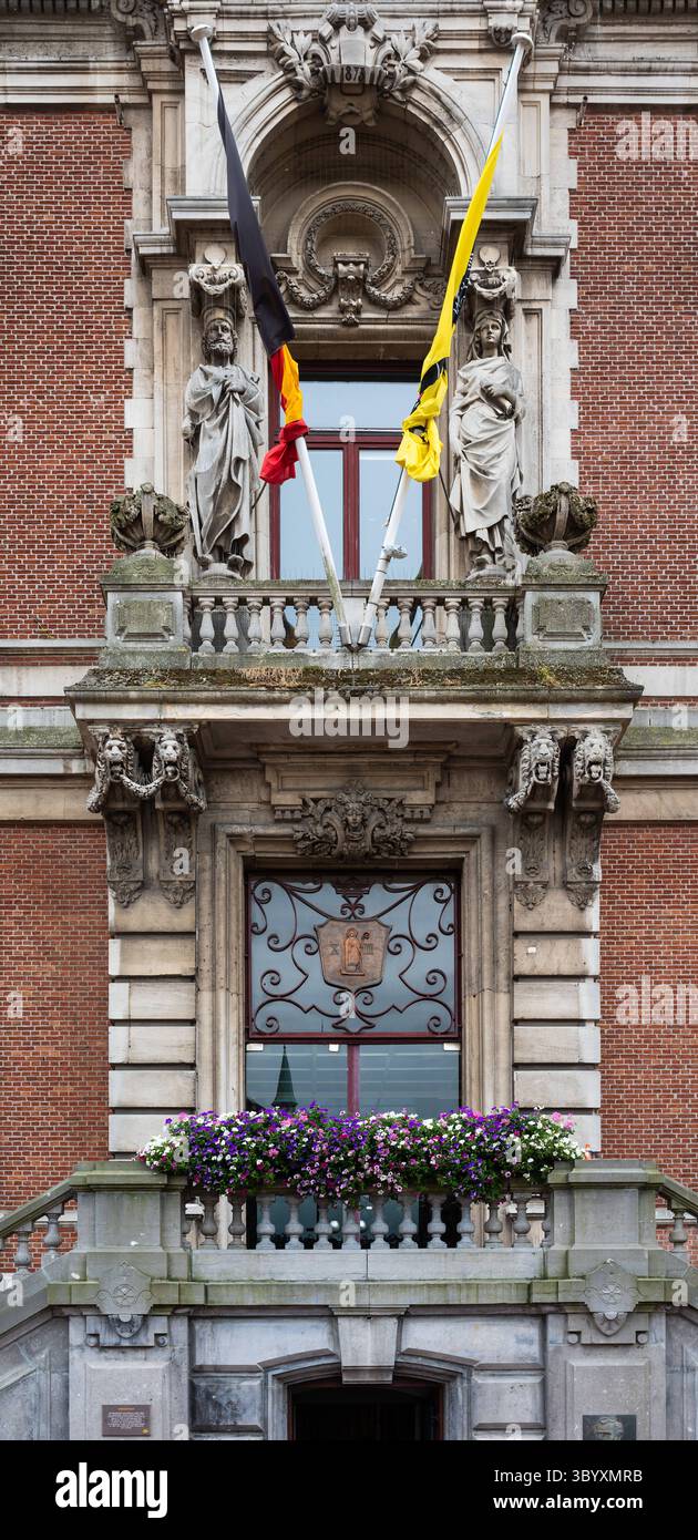Monumentales Rathaus und Platz von Wetteren, Ostflandern, Belgien 5. Juli 2025 Stockfoto