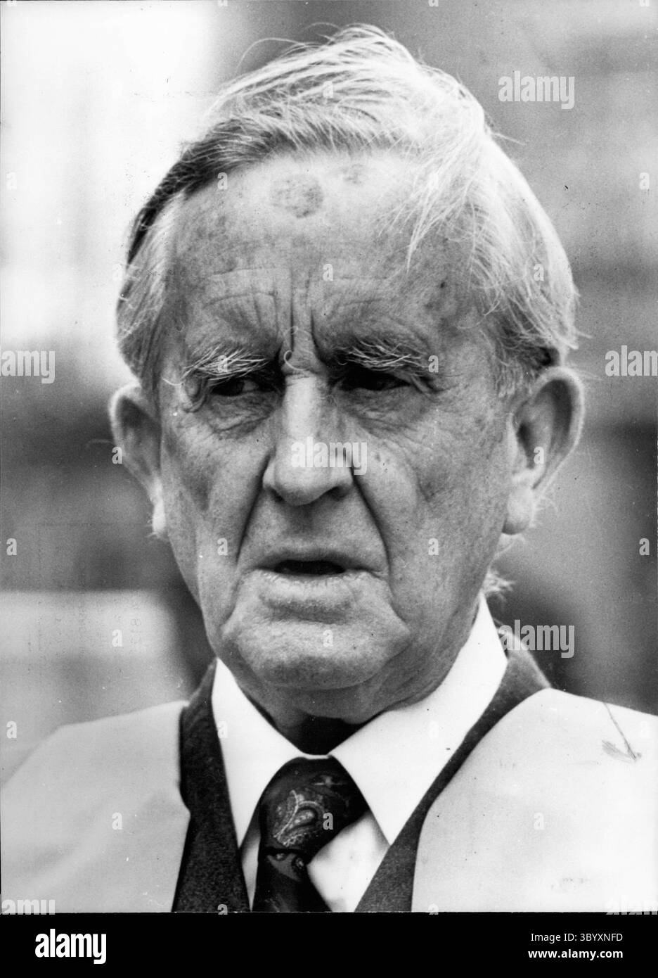 14. Dezember 1957: Professor J.B.B. Tolkien, Autor des „Herr der Ringe“. (Kreditbild: © Keystone Press Agency/ZUMA Press Wire) Stockfoto