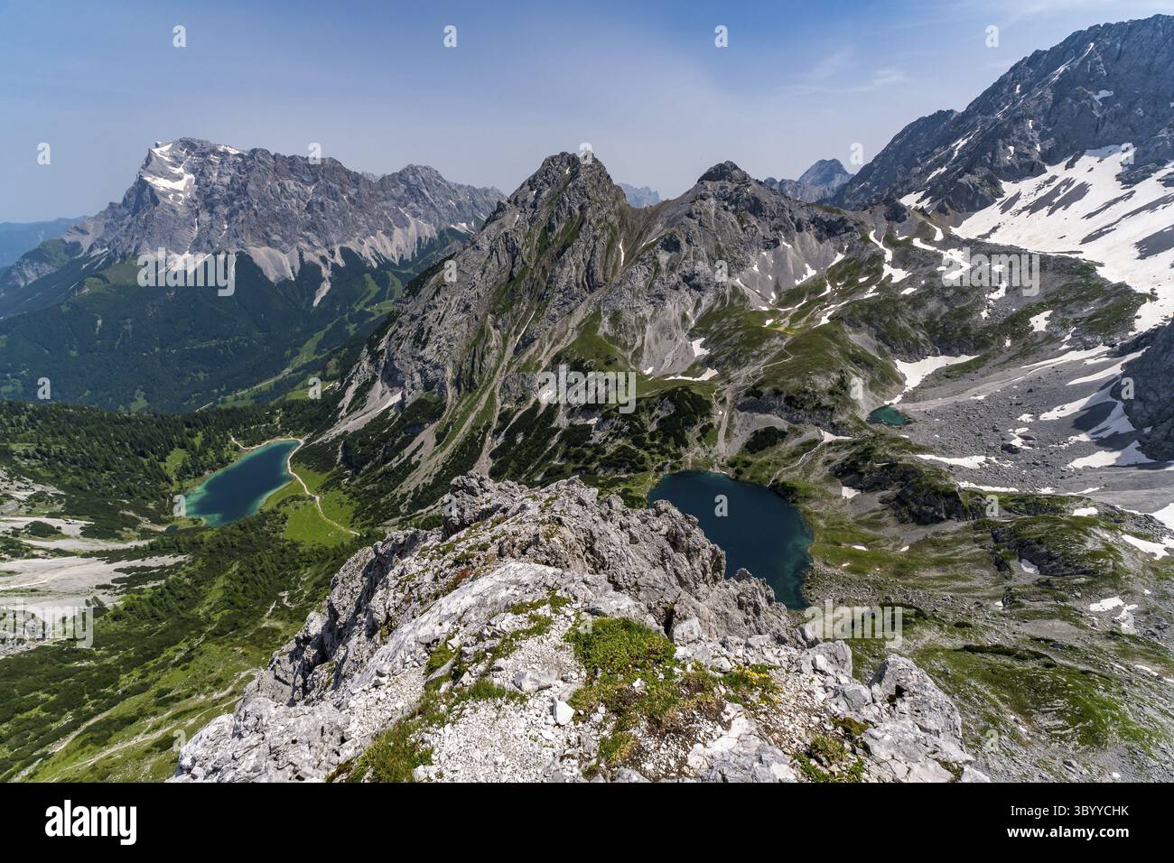 Bergtour zum vorderen Drachenkopf in den Mieminger Bergen bei Ehrwald in der Tiroler Zugspitz Arena Stockfoto