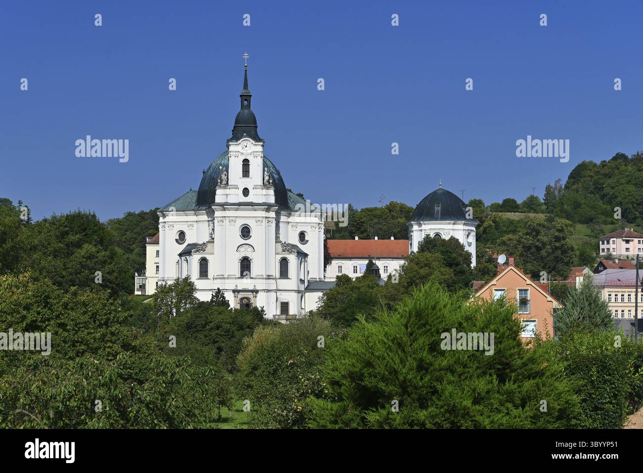 Lysice - Ein wunderschönes altes Schloss in der Tschechischen Republik. Ein sonniger Sommertag und ein Tipp für einen Familienausflug, ein beliebter Touristenort Stockfoto