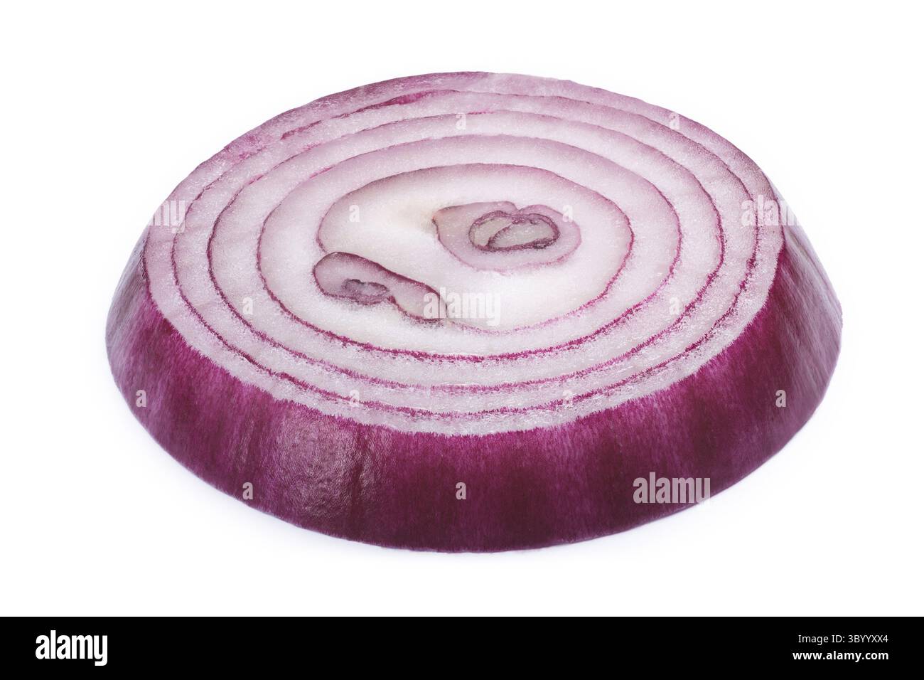 Rot lila Zwiebel schneiden. Schneidepfade, Schatten getrennt Stockfoto